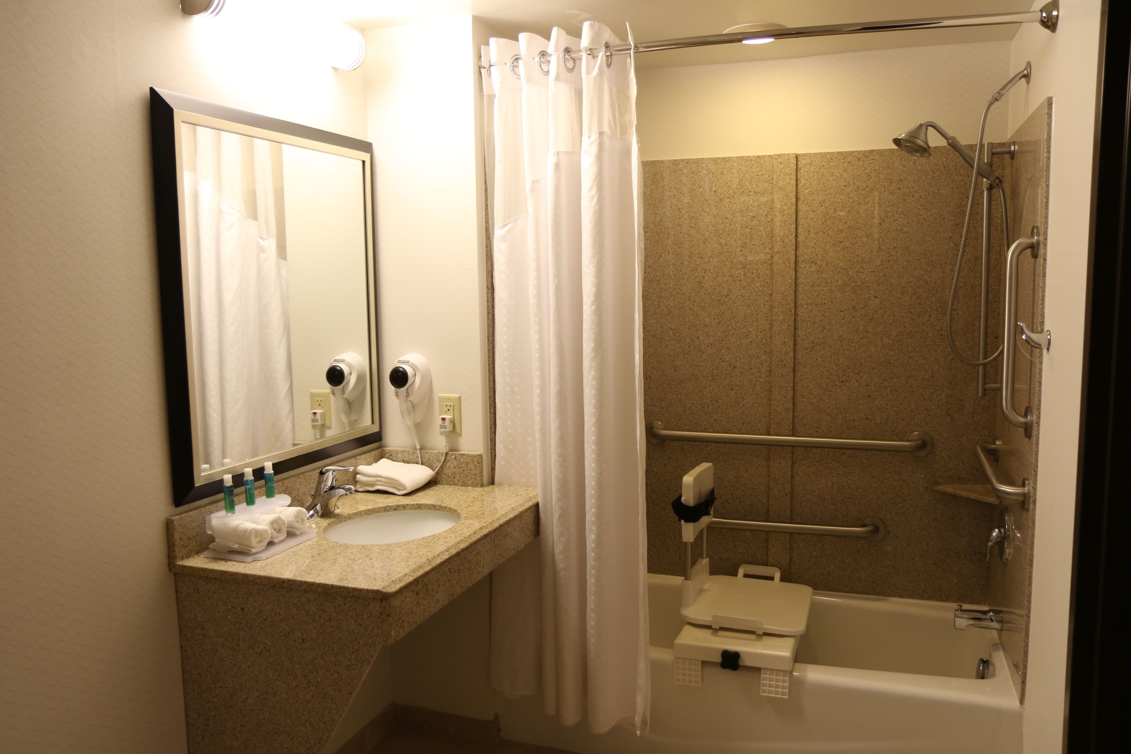Holiday Inn Express Pittsburgh E - Waterfront Dr — 15