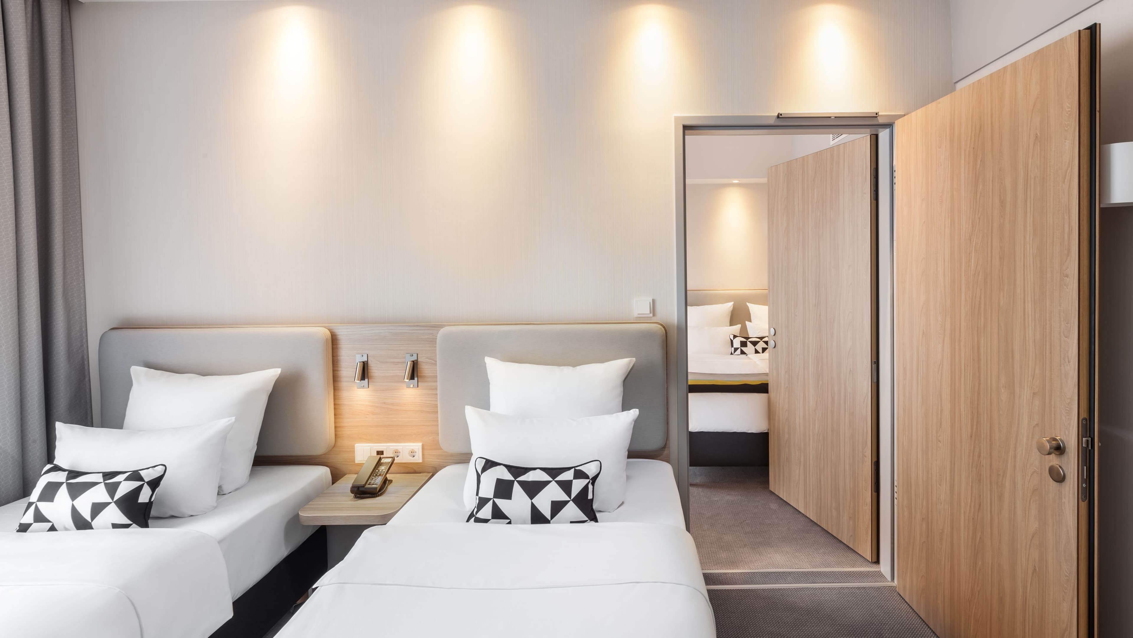 Holiday Inn Express Munich North — 20