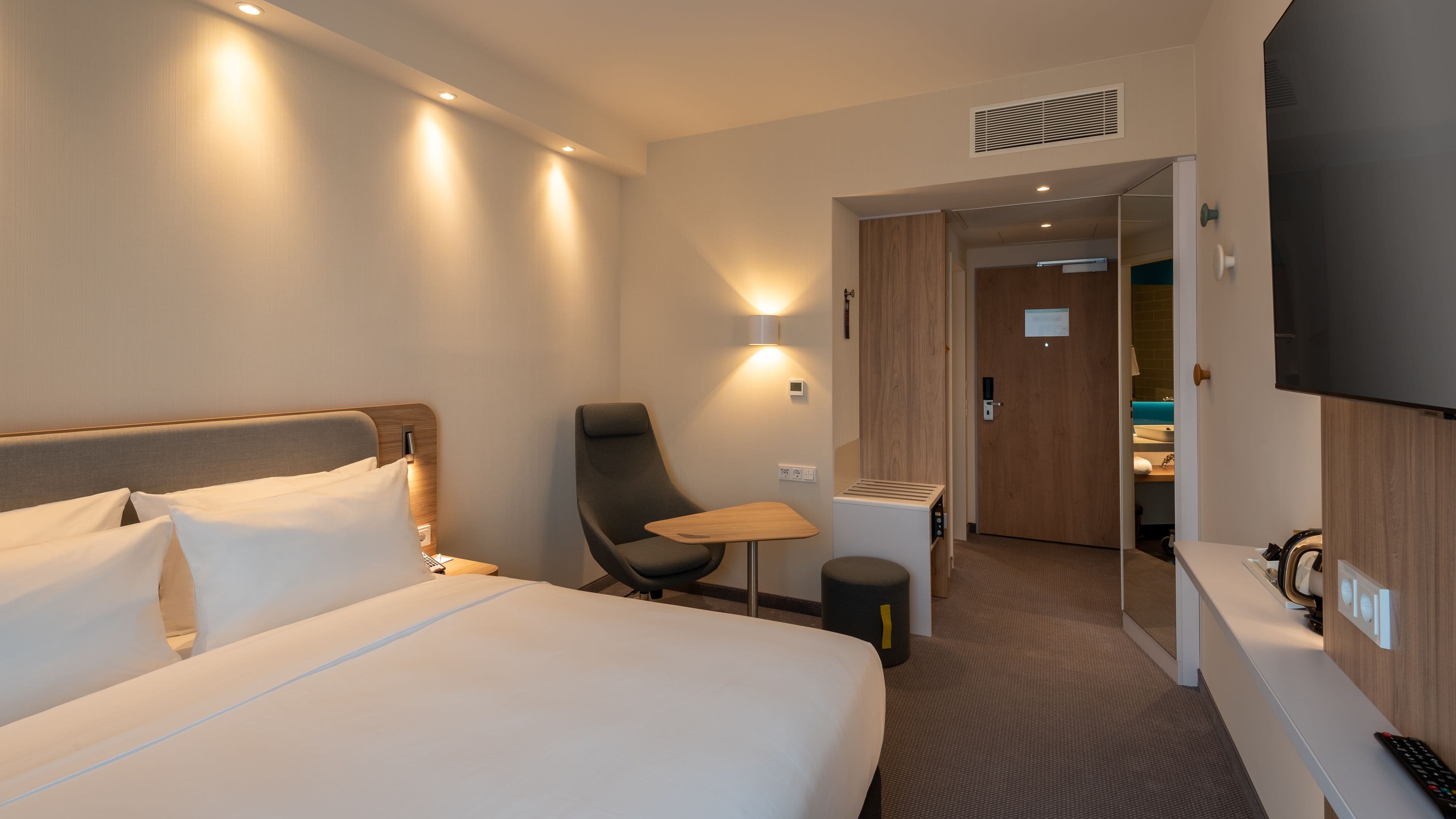 Holiday Inn Express Munich North — 8