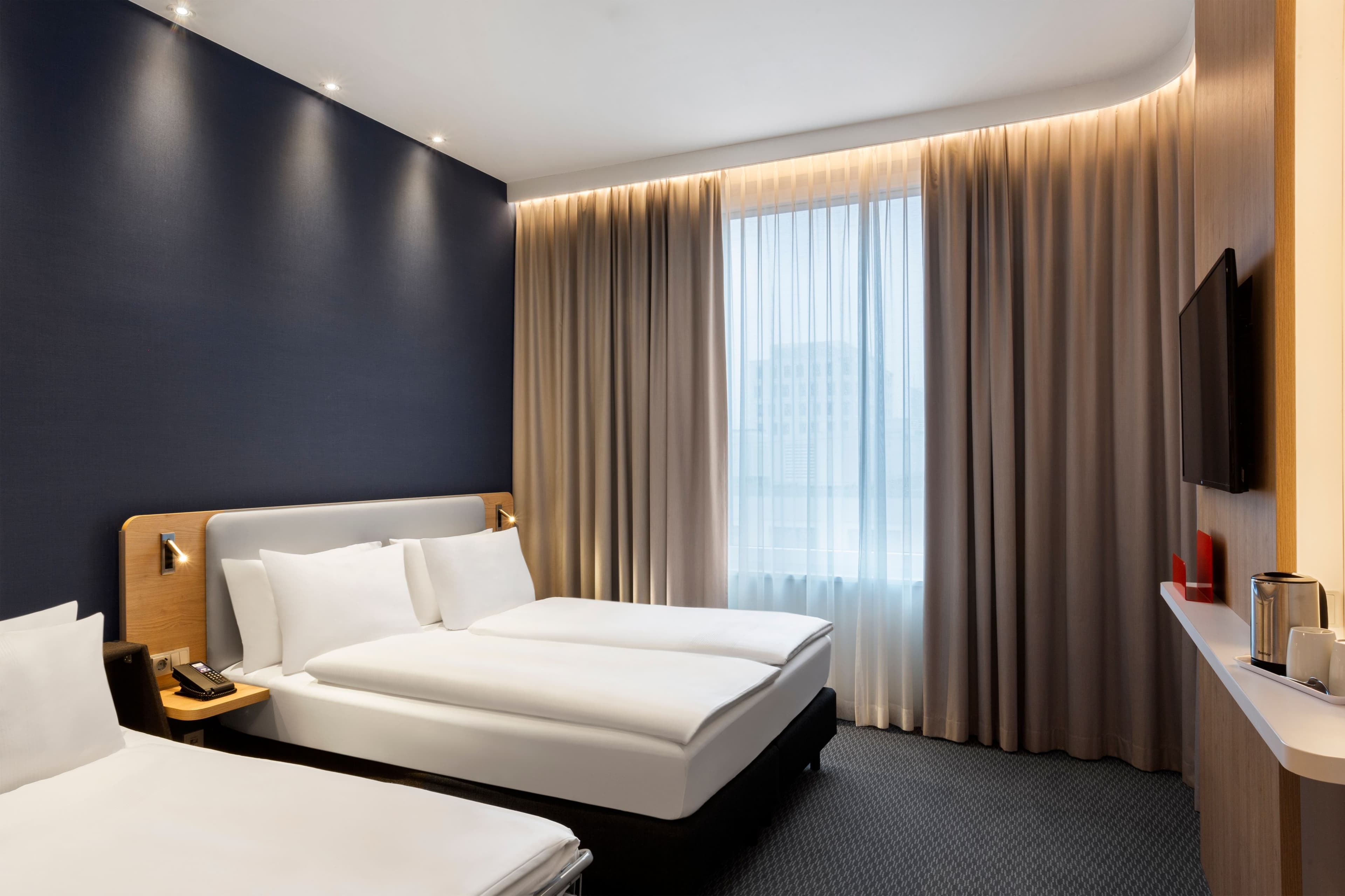 Holiday Inn Express Munich City West — 10