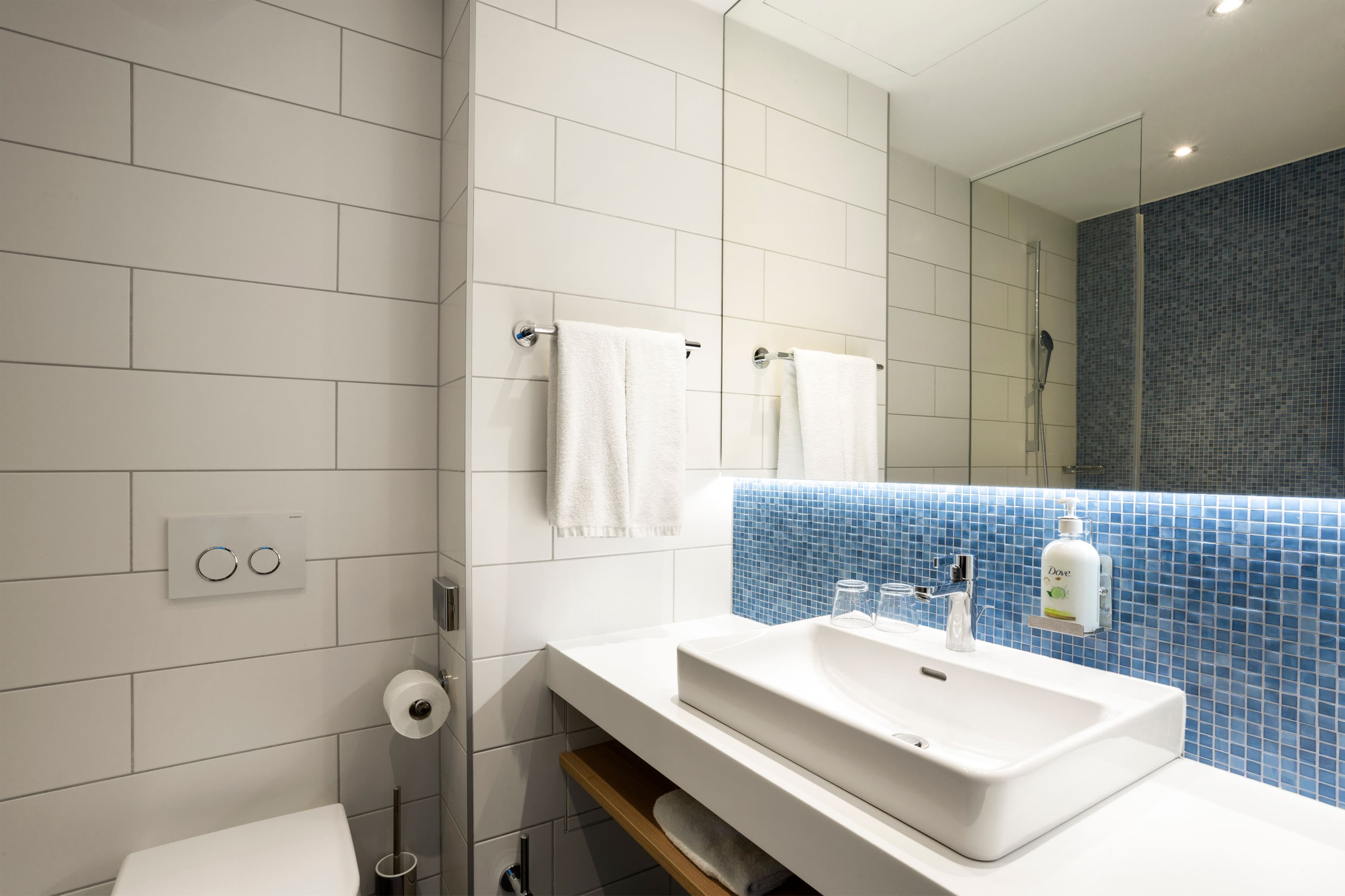 Holiday Inn Express Munich City West - Image 2
