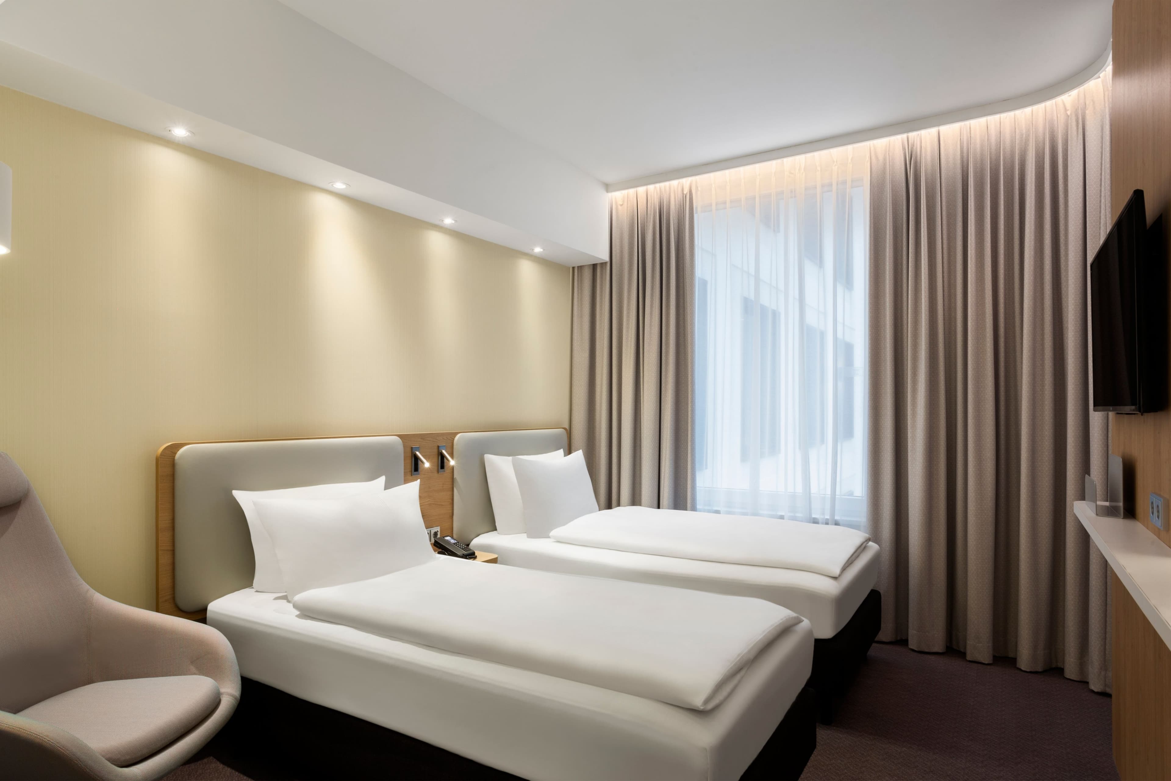 Holiday Inn Express Munich City West - Image 4