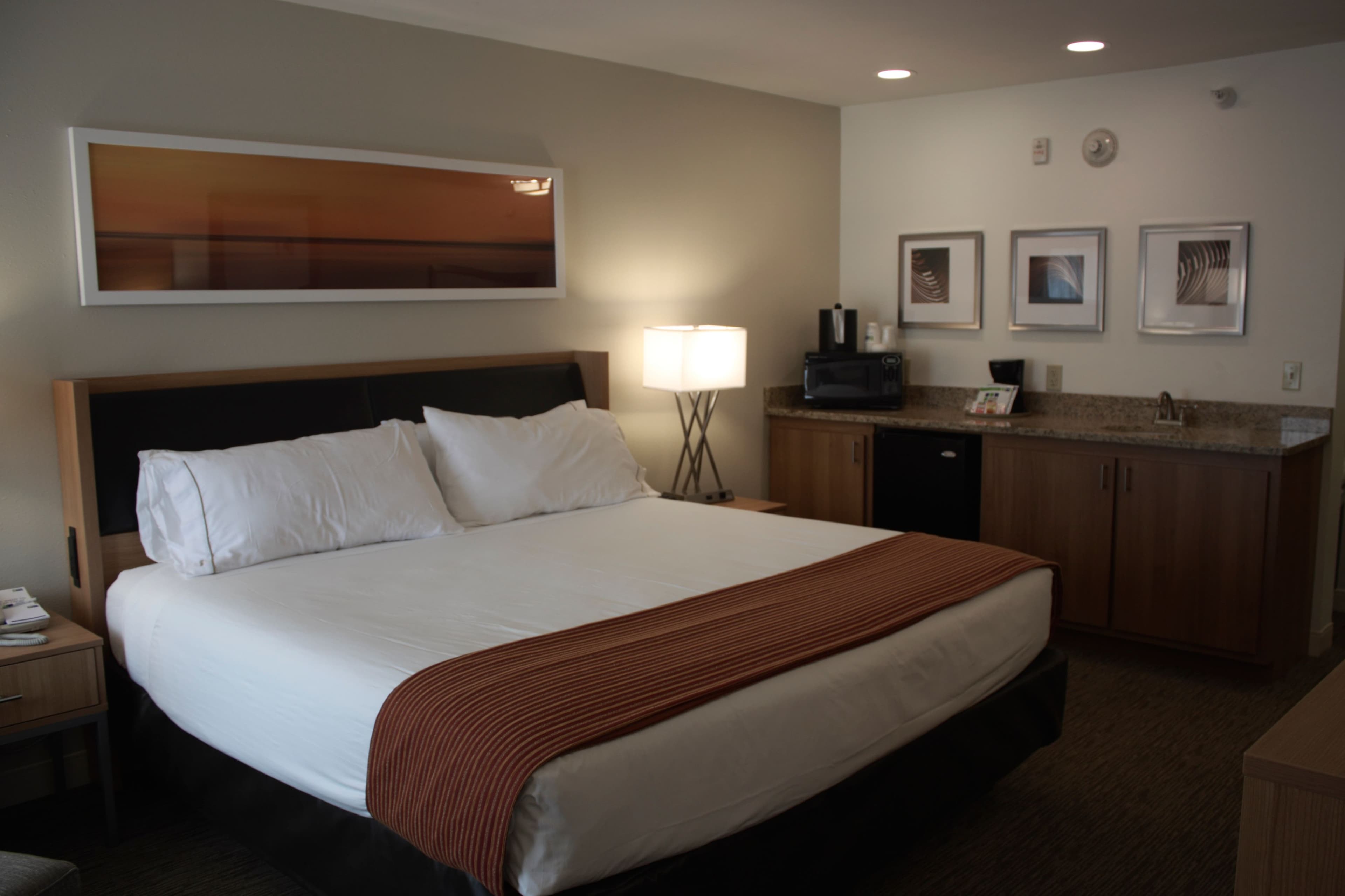 Holiday Inn Express Munising-Lakeview - Image 2