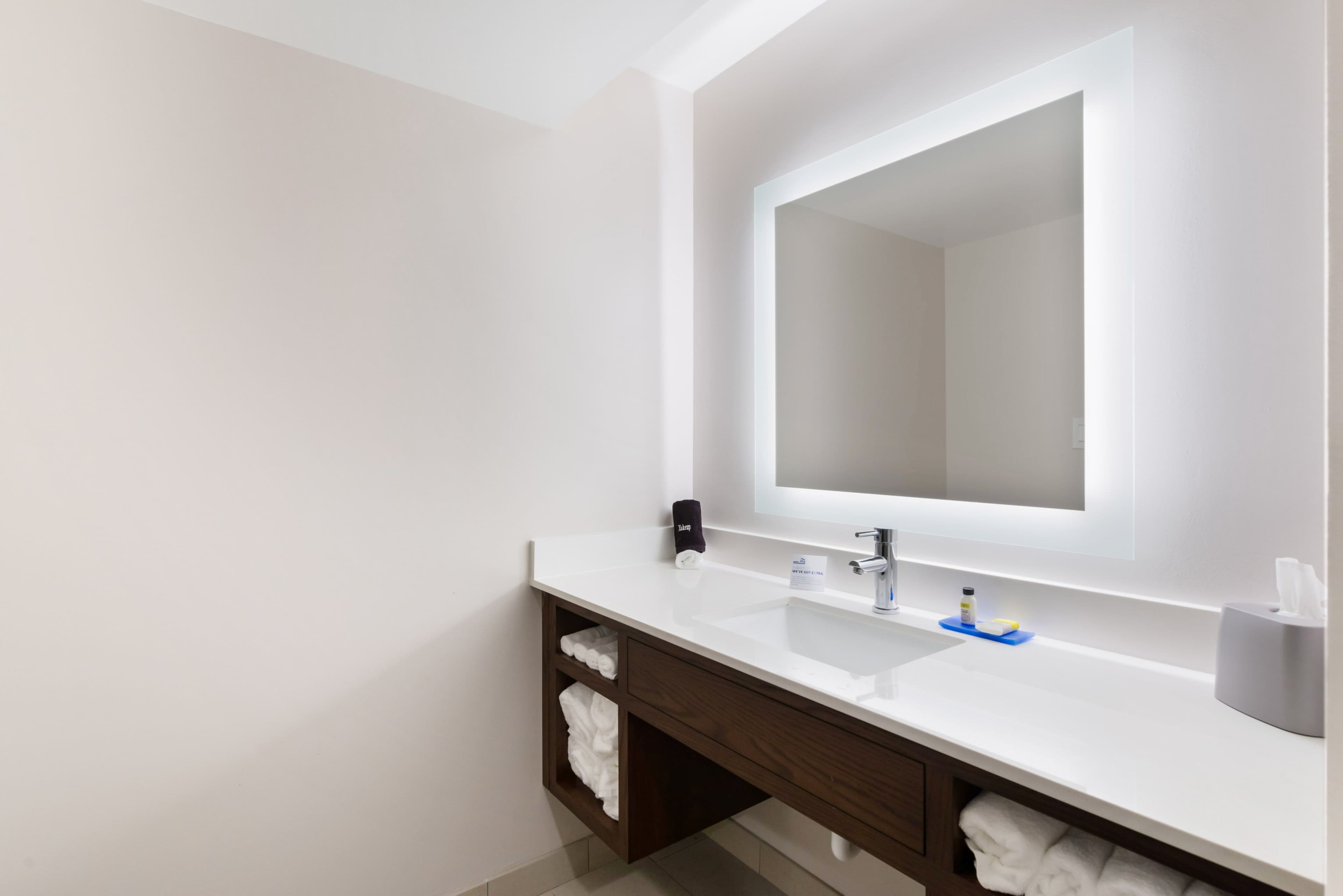 Holiday Inn Express Naperville — 10