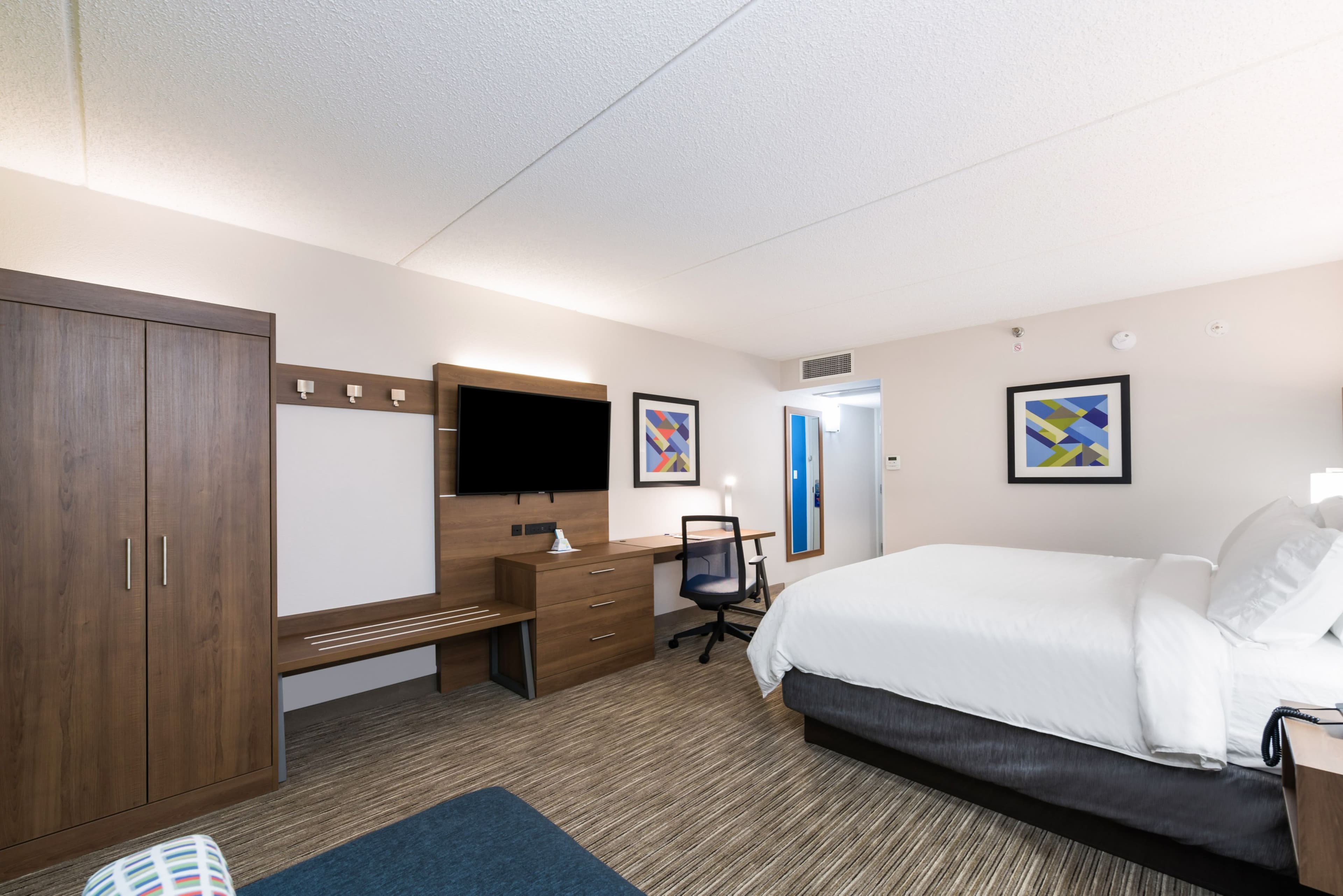 Holiday Inn Express Naperville - Image 5