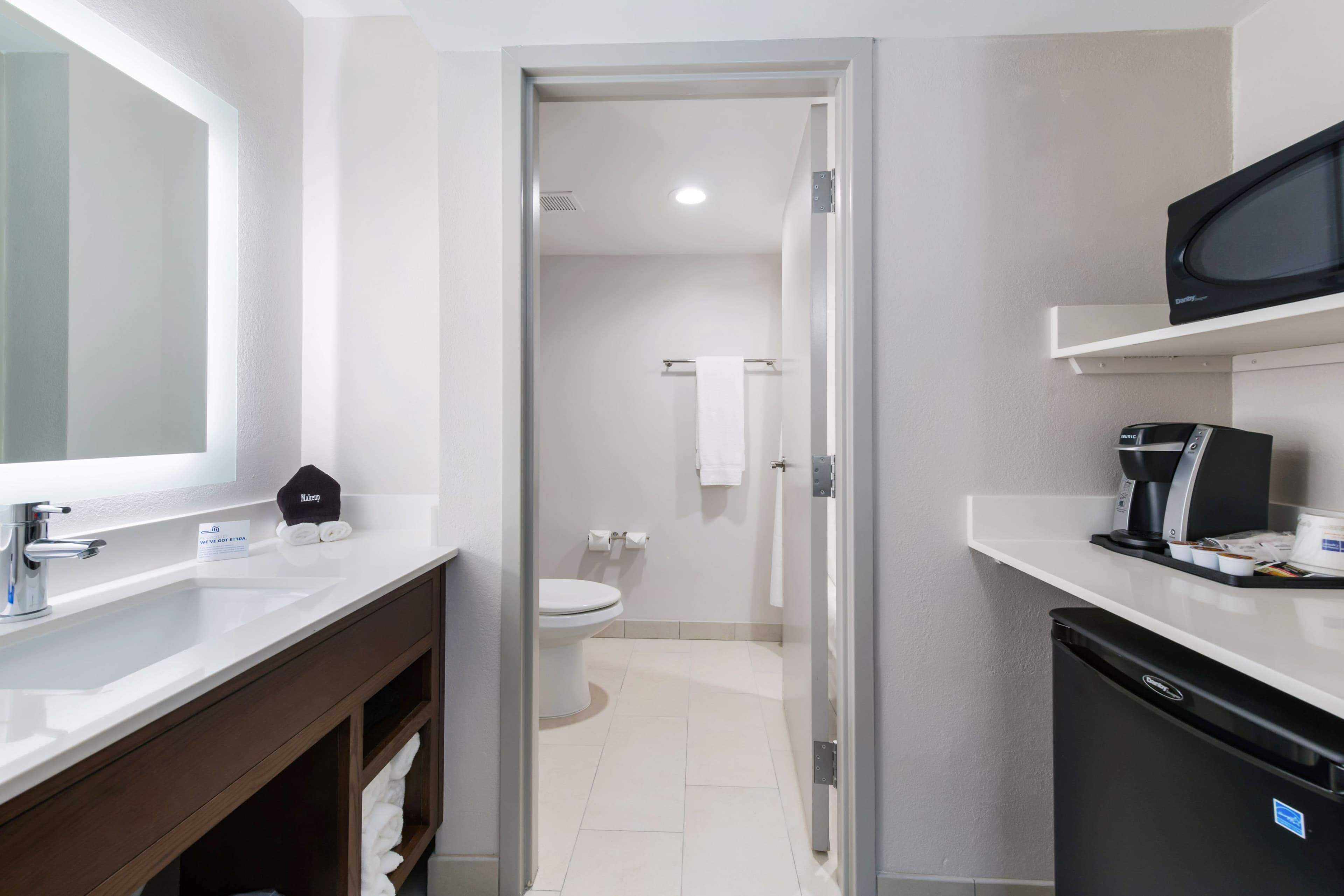 Holiday Inn Express Naperville - Image 3