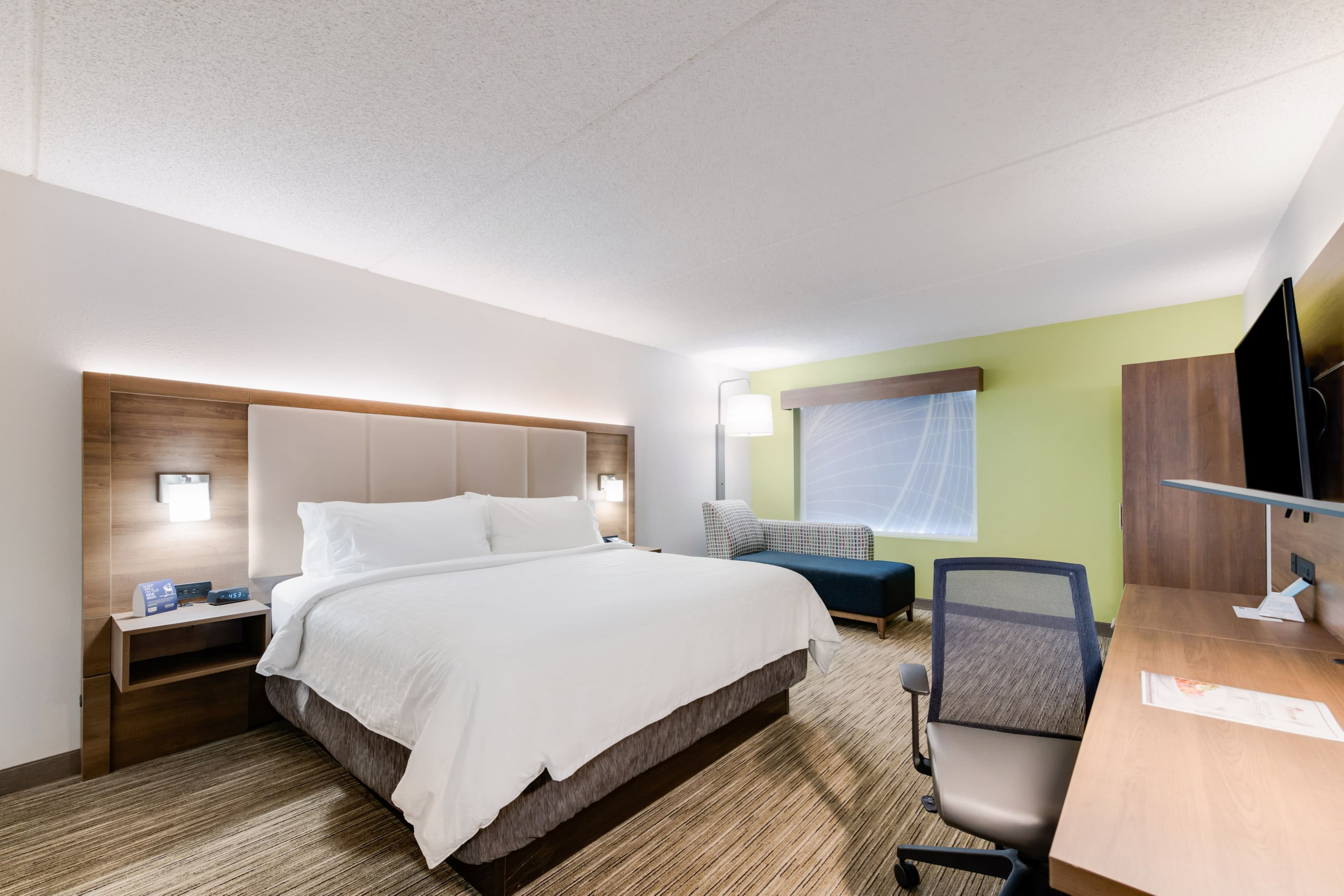 Holiday Inn Express Naperville — 7