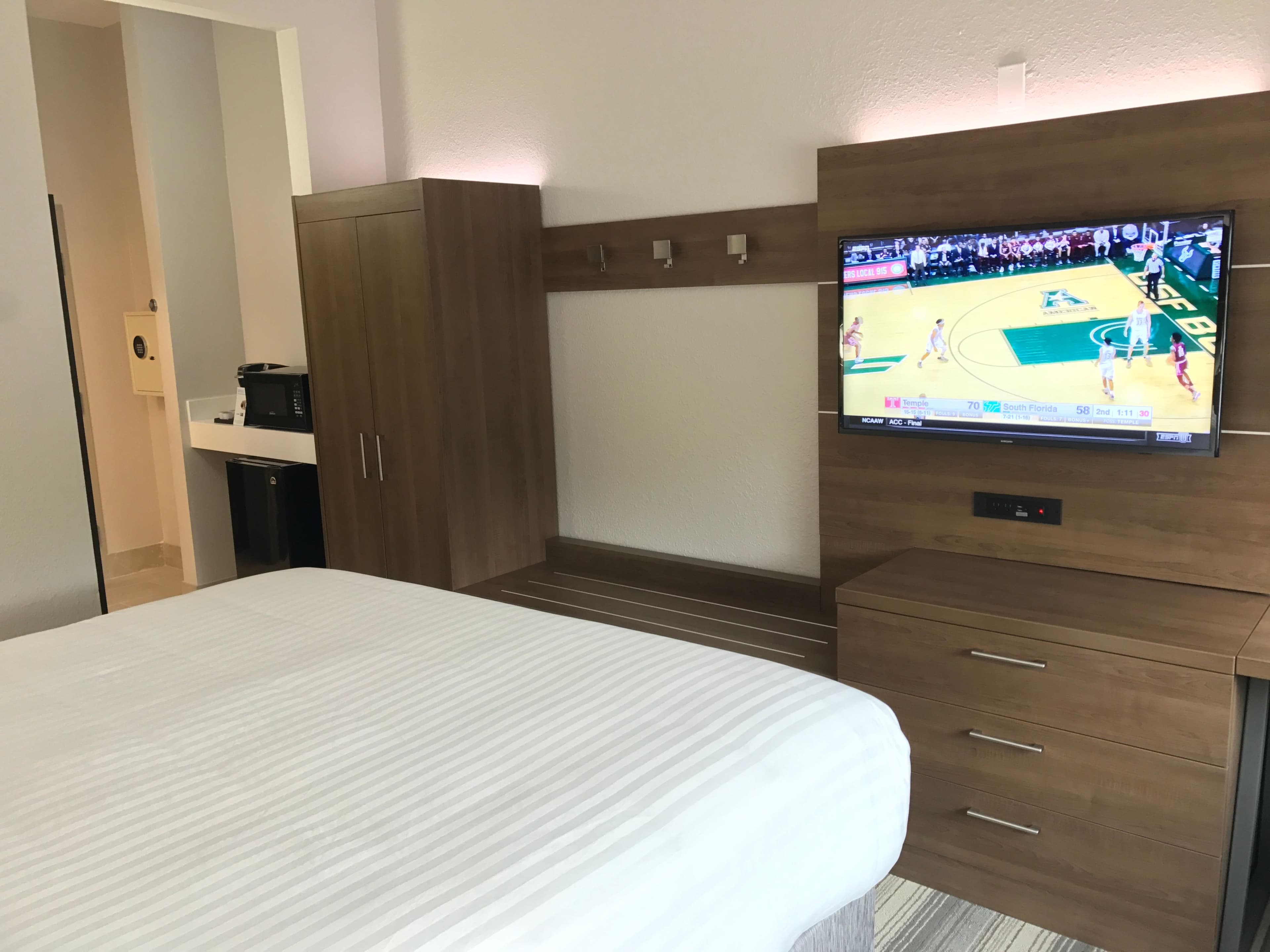 Holiday Inn Express Naples South - I-75 — 6