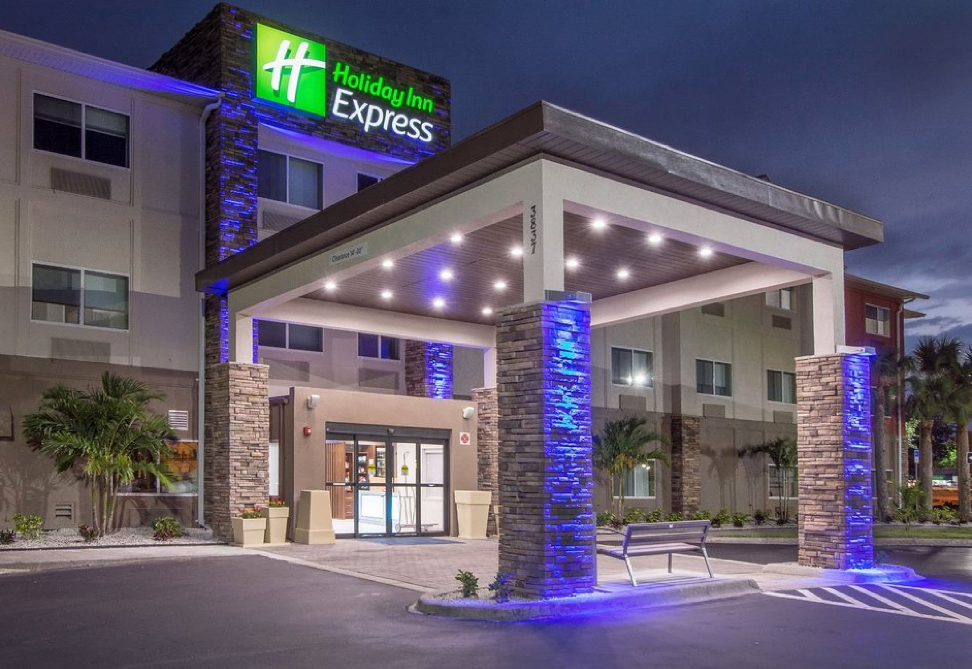 Holiday Inn Express Naples South - I-75 - Image 1