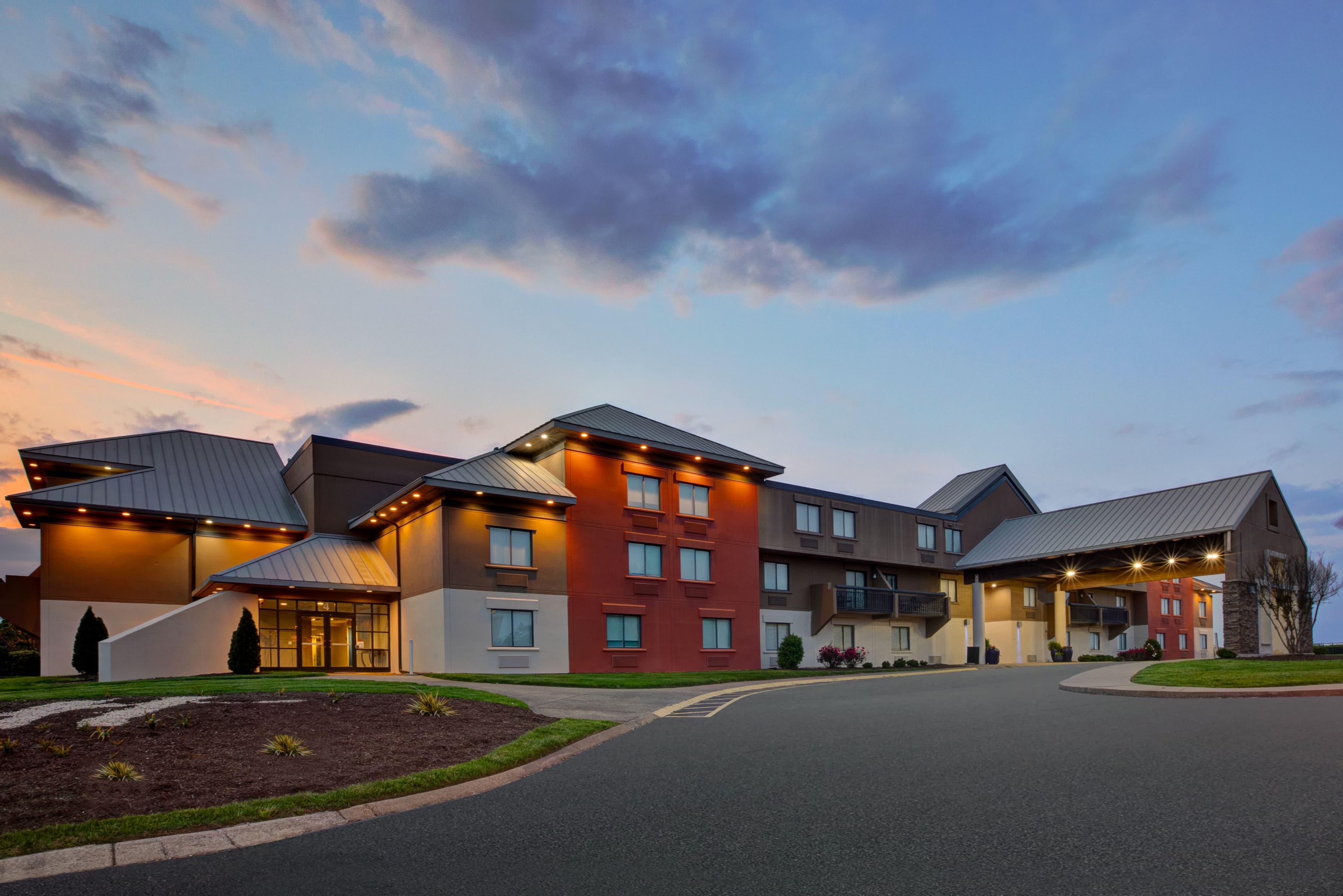 Holiday Inn Express Nashville Airport - Image 1