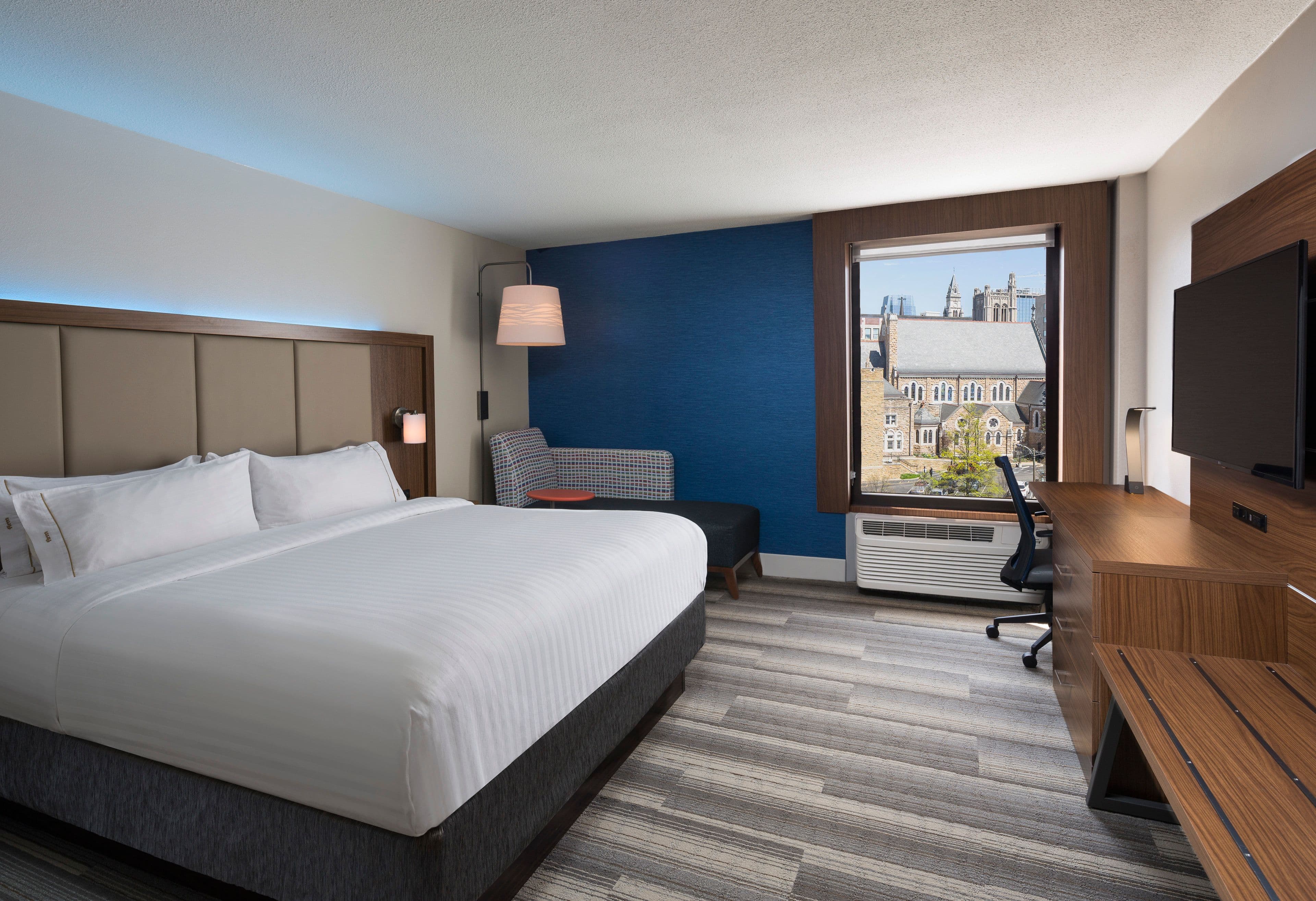 Holiday Inn Express Nashville Downtown - Broadway - Image 3