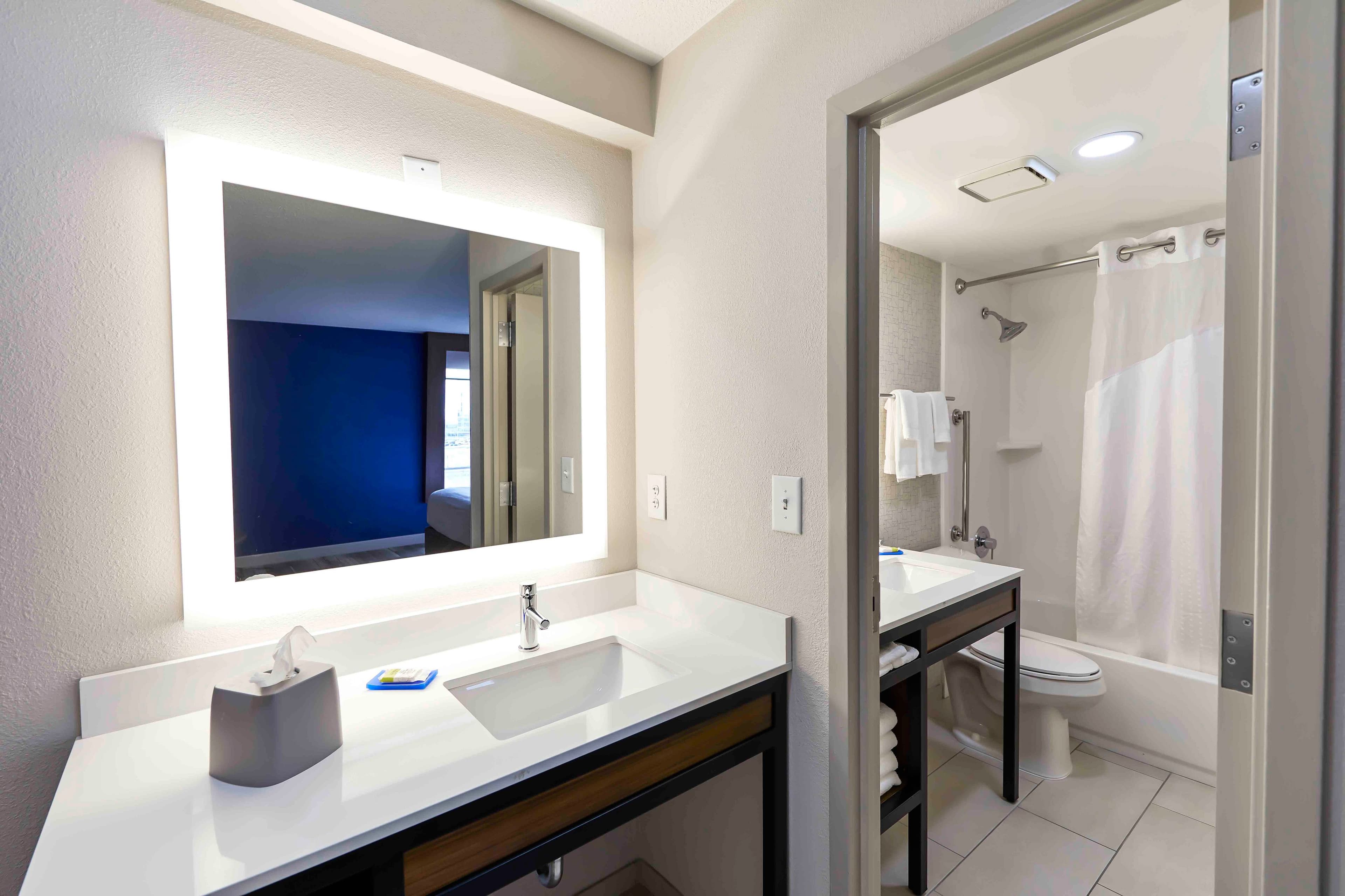 Holiday Inn Express Nashville Downtown - Broadway — 40