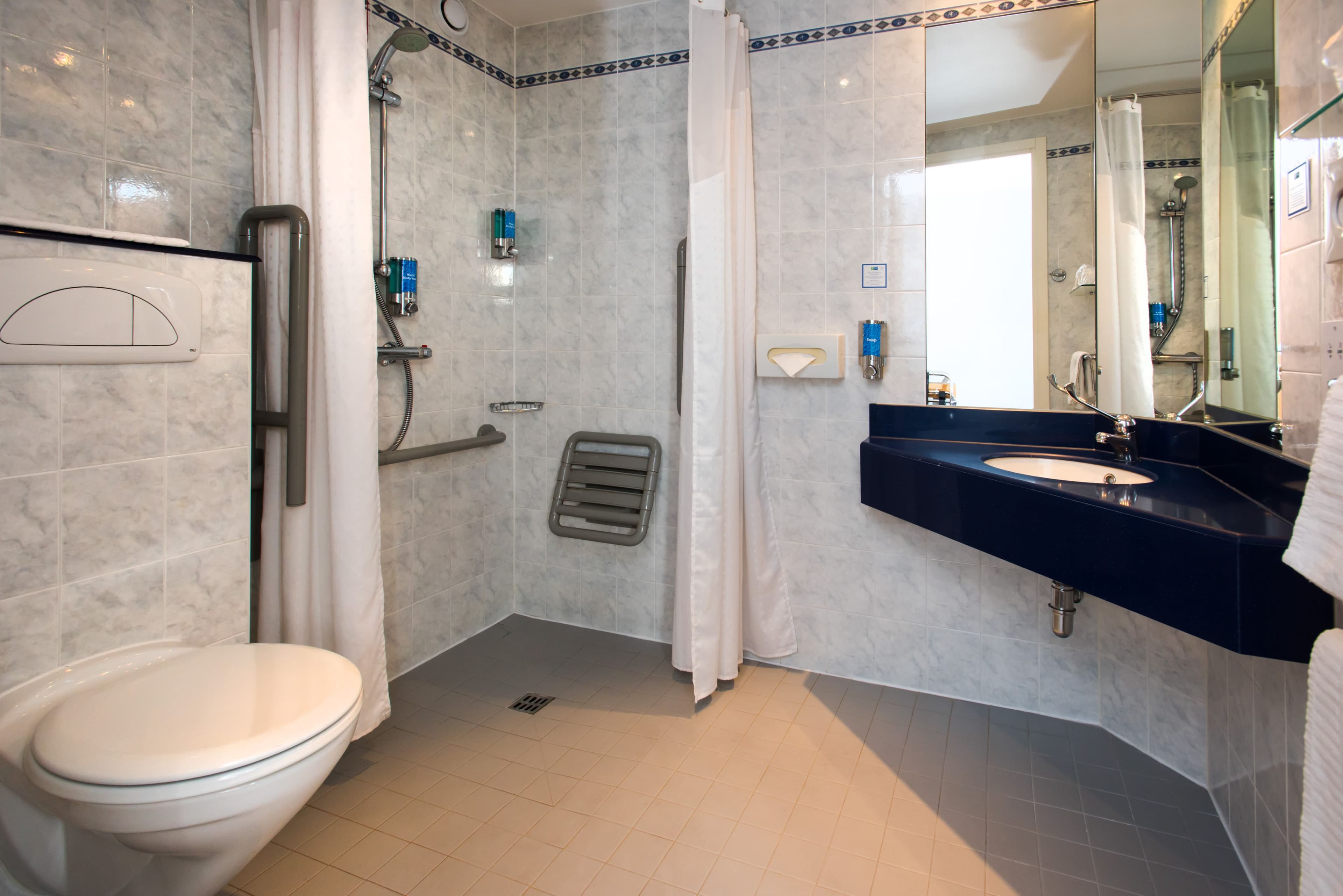 Holiday Inn Express Swansea - East — 17