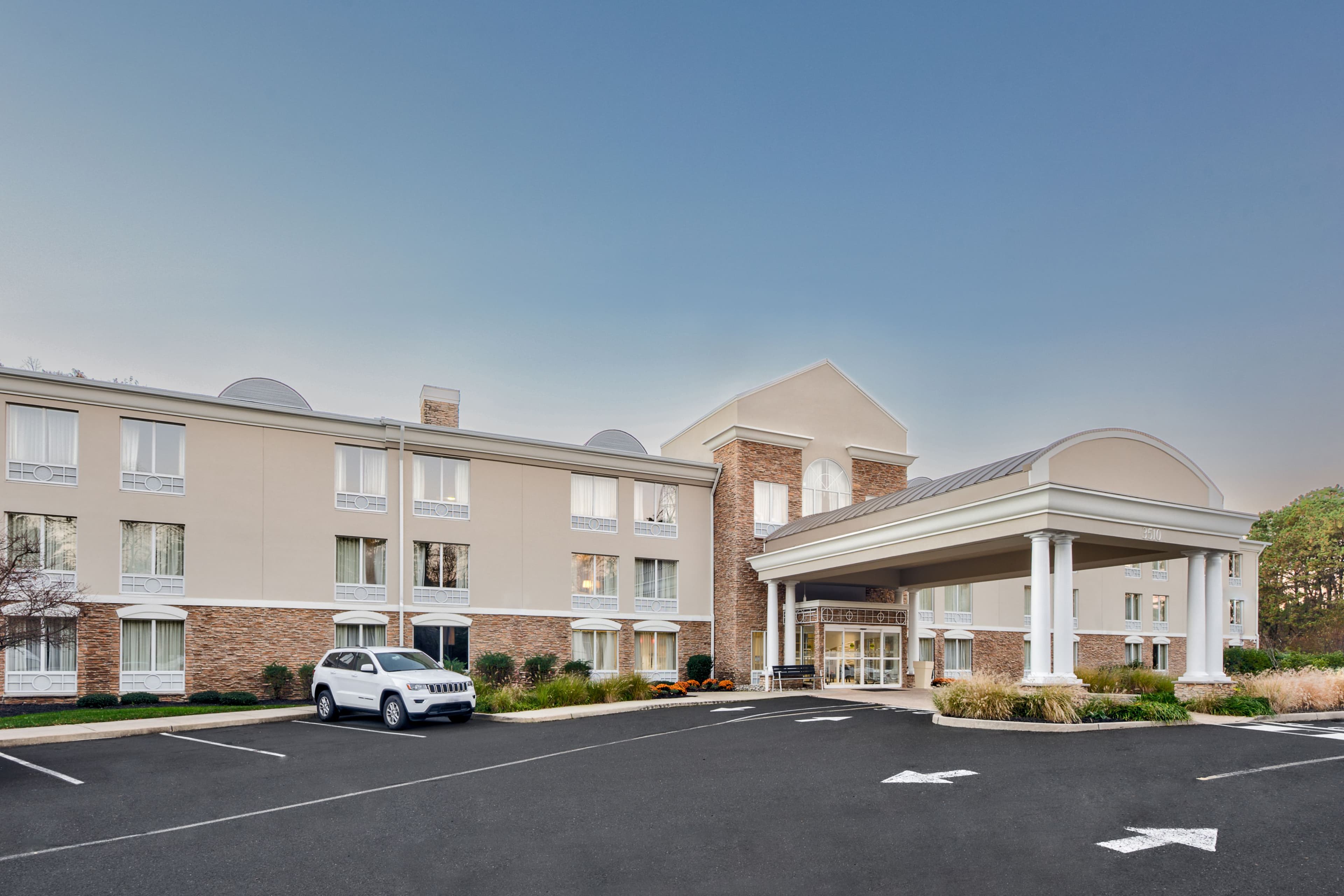 Holiday Inn Express Neptune - Image 1