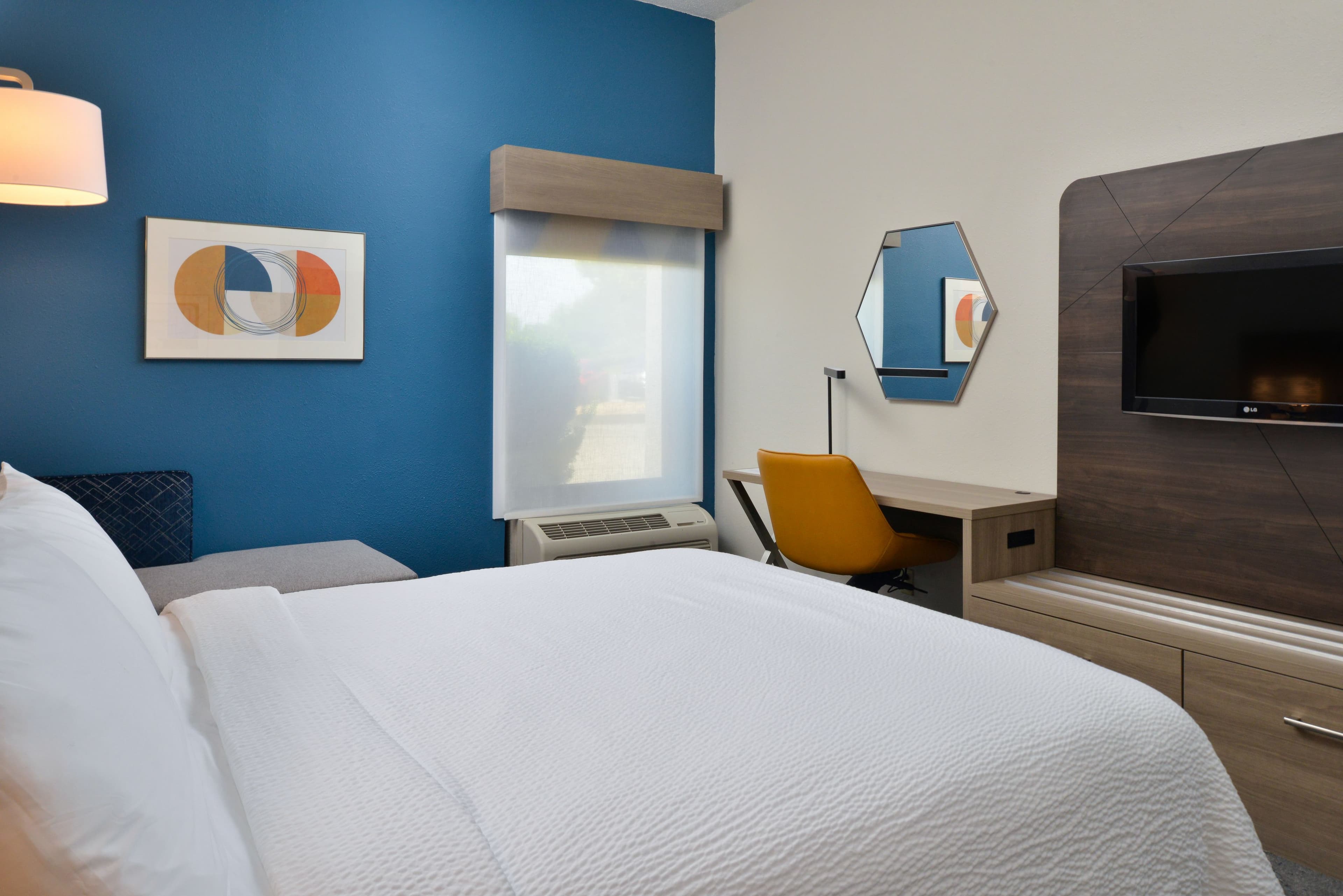 Holiday Inn Express Lewisburg/New Columbia — 37