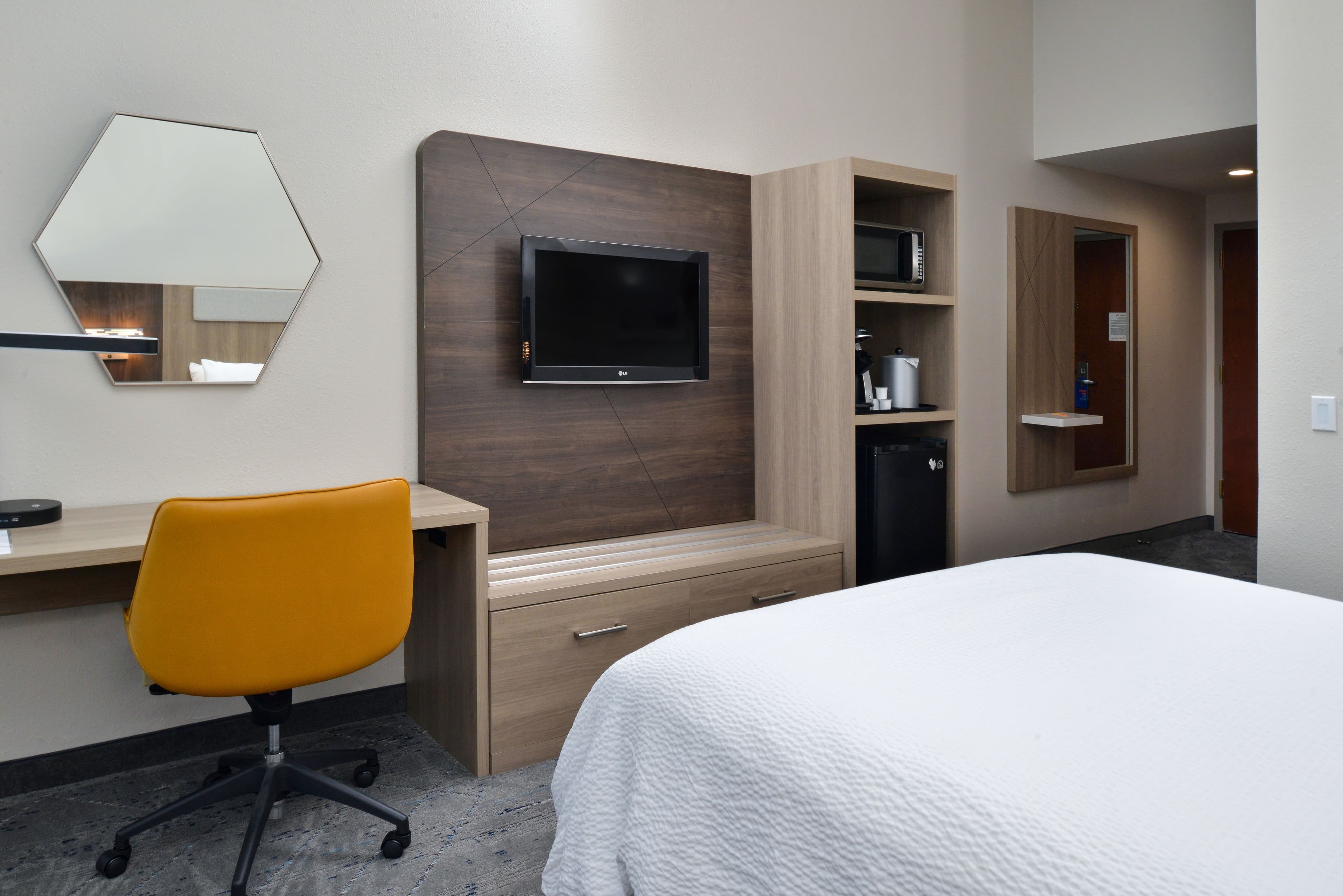 Holiday Inn Express Lewisburg/New Columbia — 23