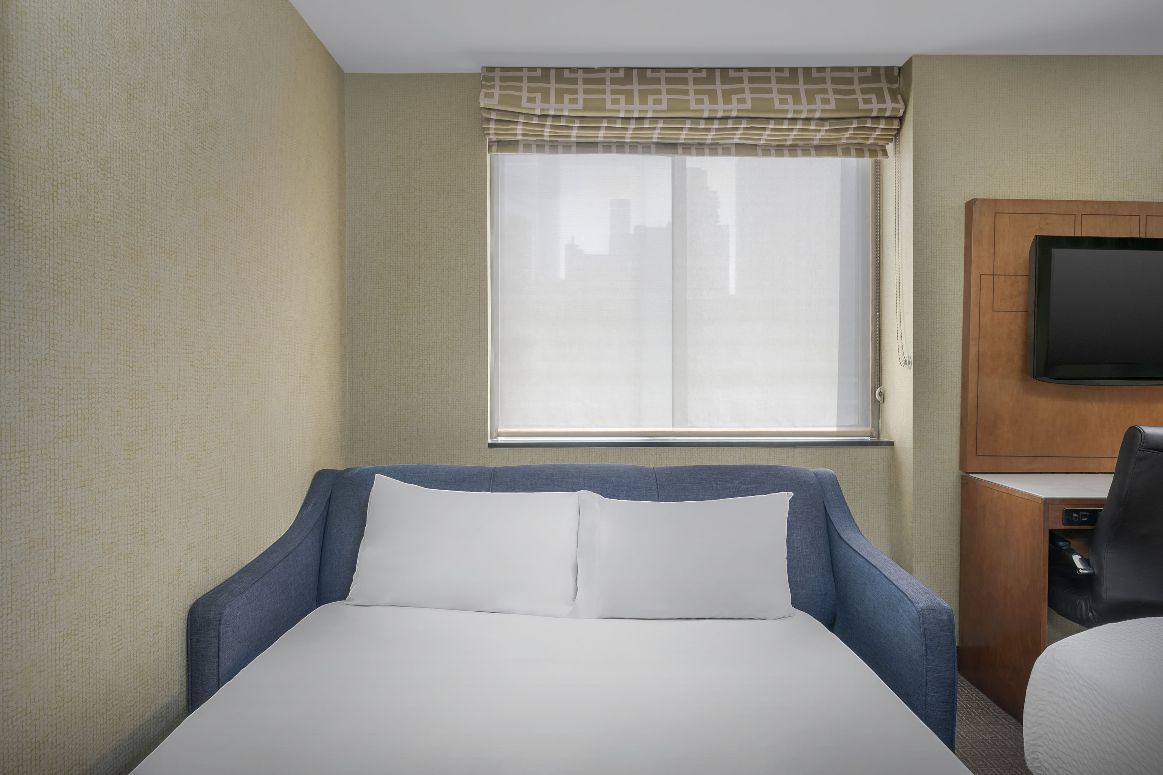 Holiday Inn Express Manhattan Midtown West — 19