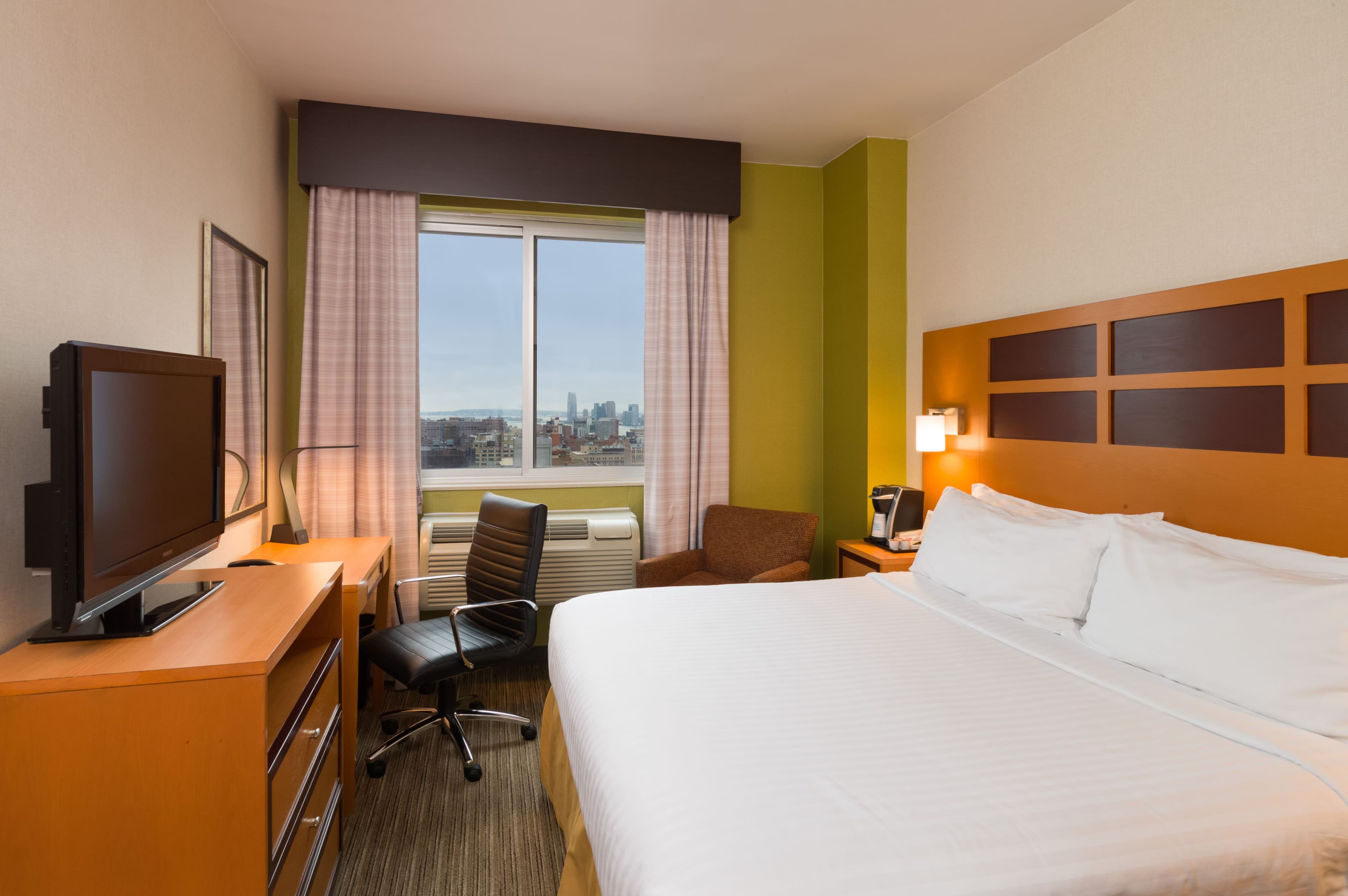 Holiday Inn Express New York City Times Square — 27