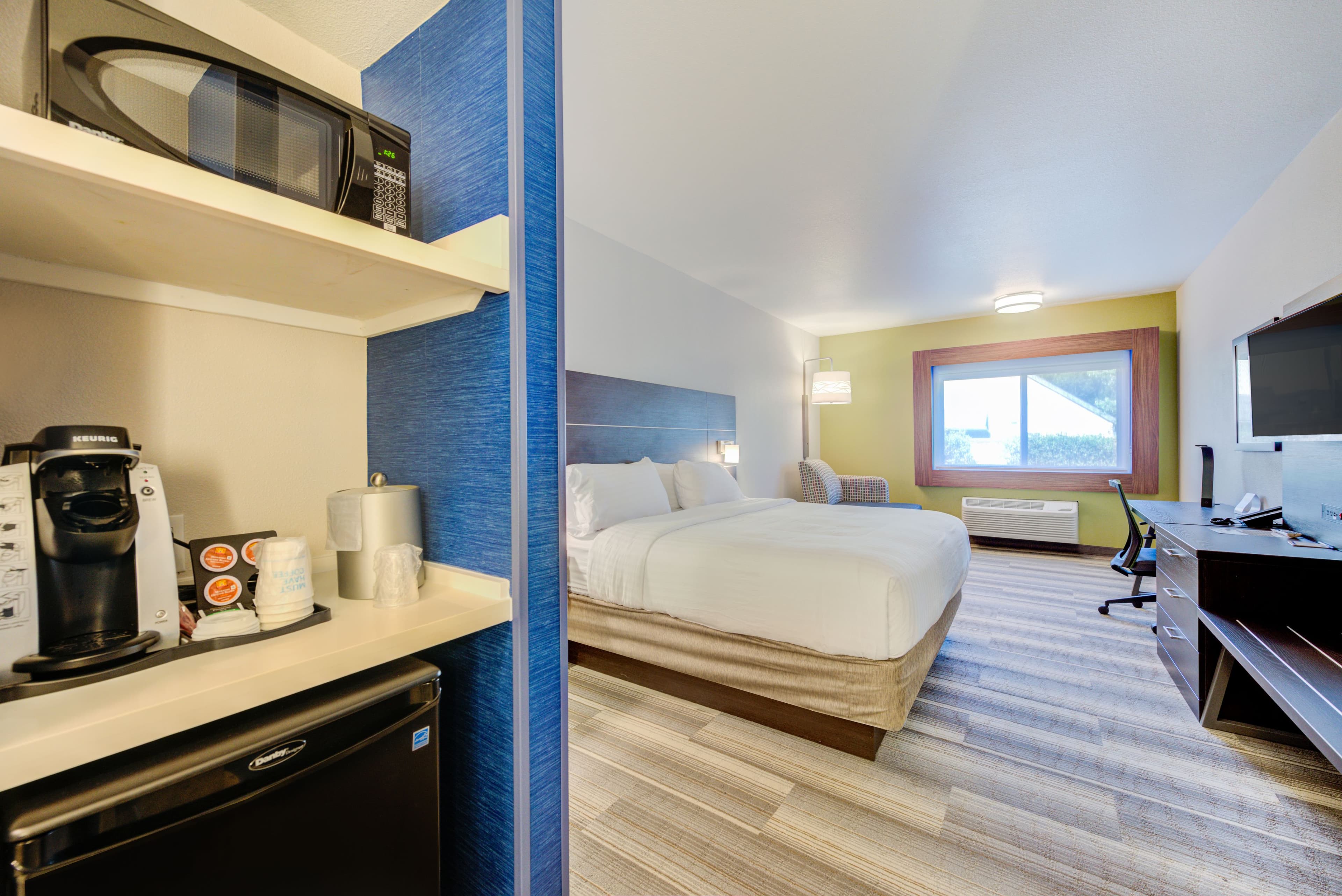 Holiday Inn Express Newberg - Wine Country - Image 2