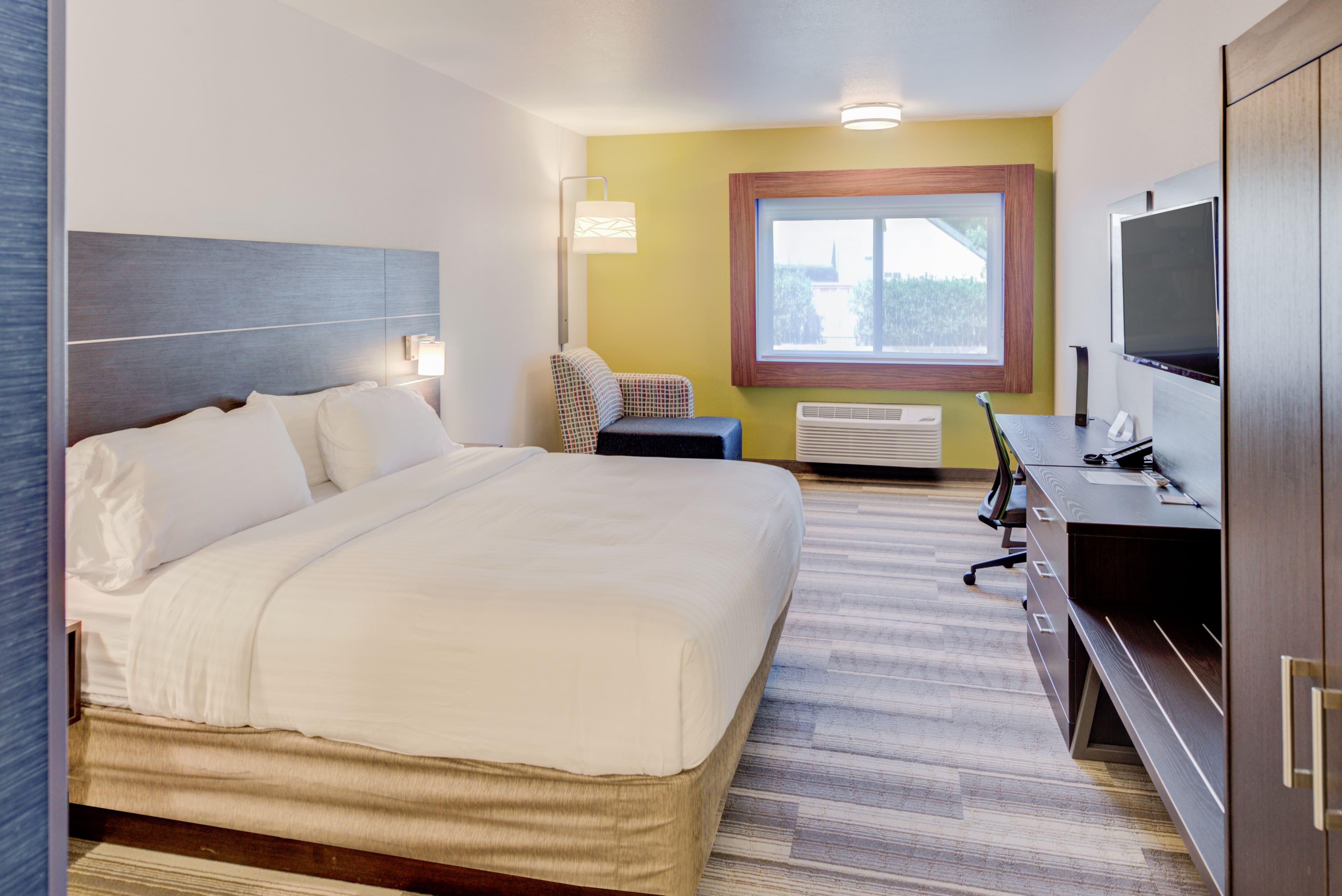 Holiday Inn Express Newberg - Wine Country - Image 4