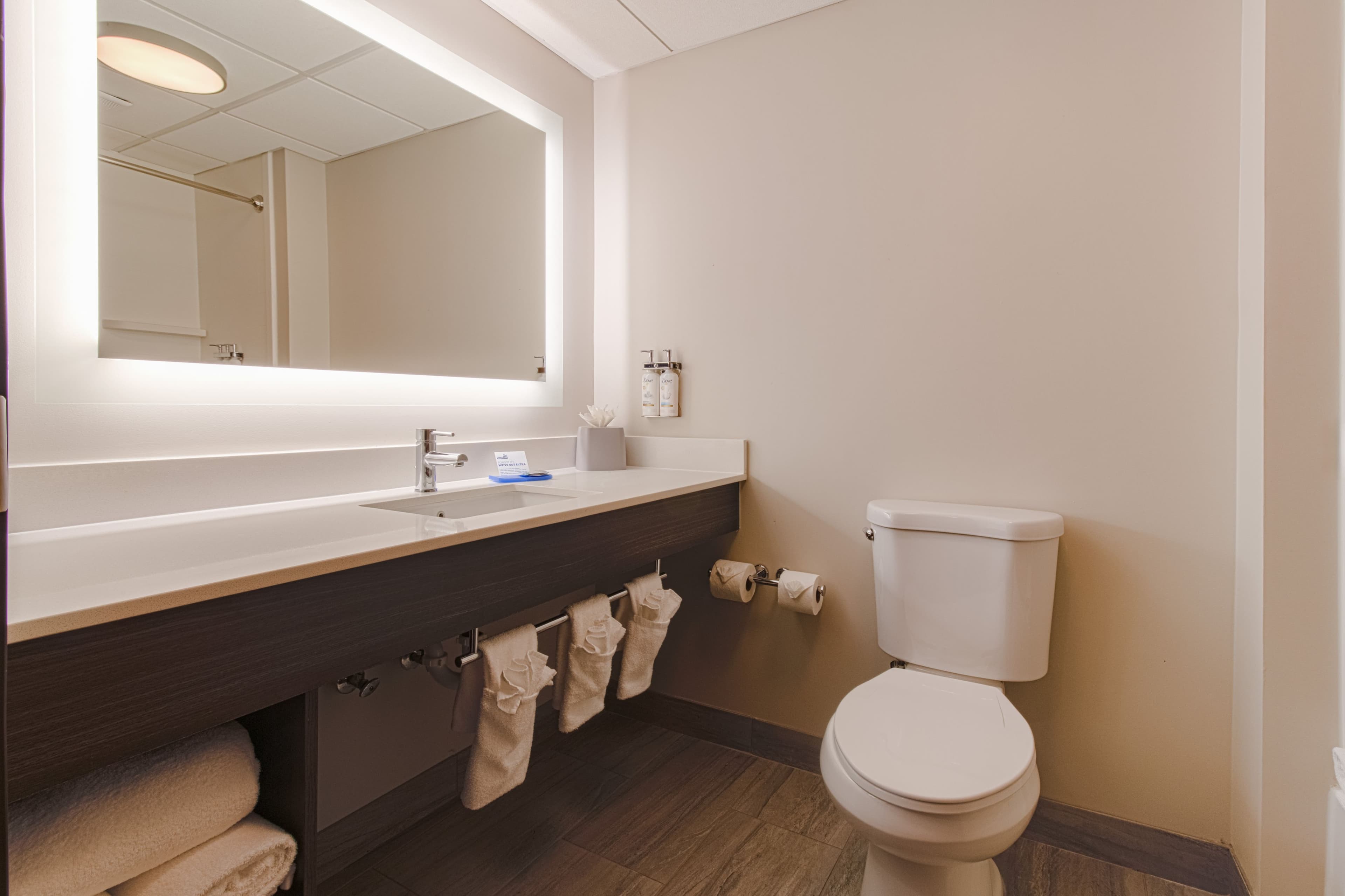 Holiday Inn Express Hartford - Newington - Image 3