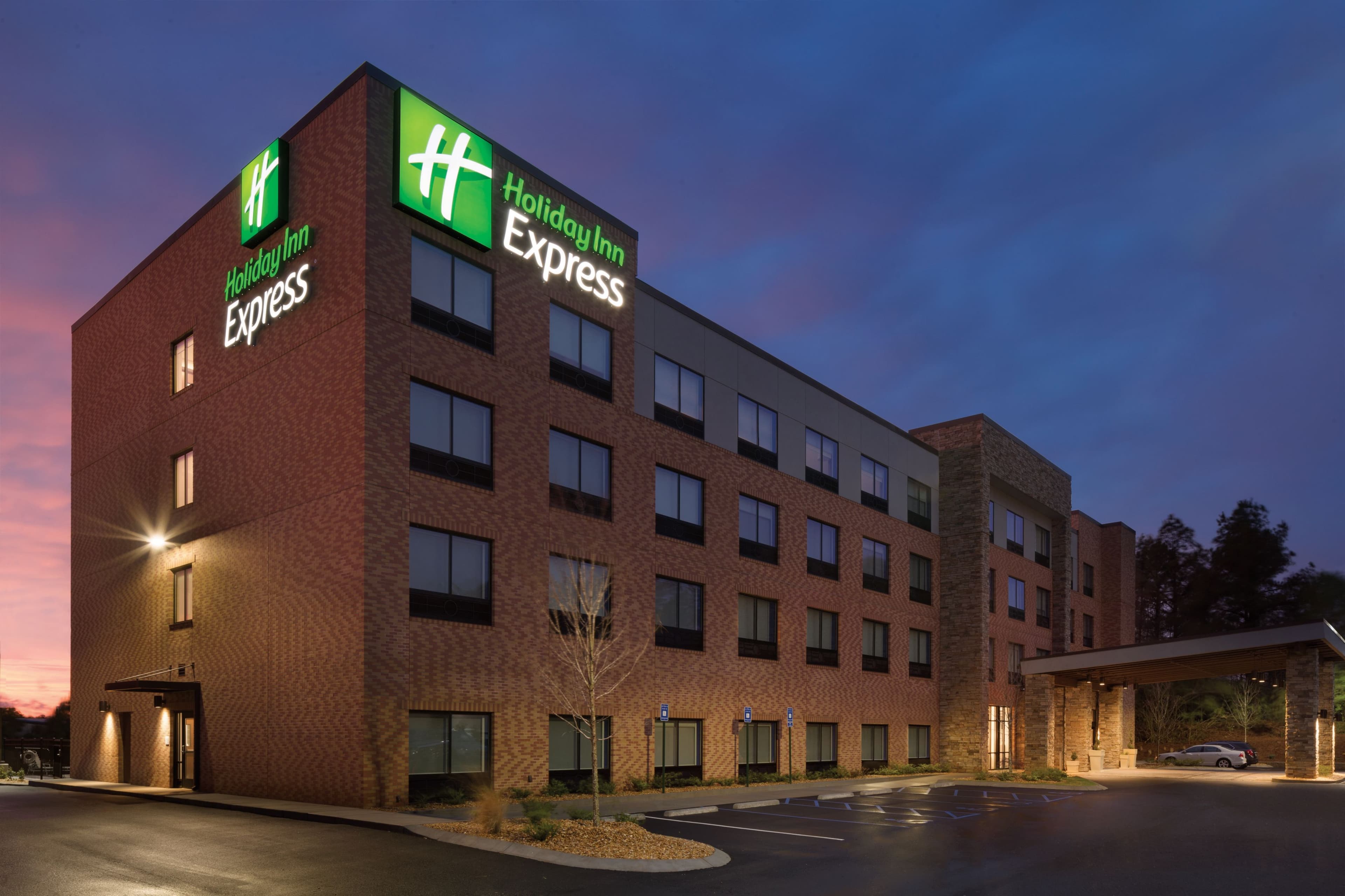 Holiday Inn Express Atlanta SW - Newnan - Image 1