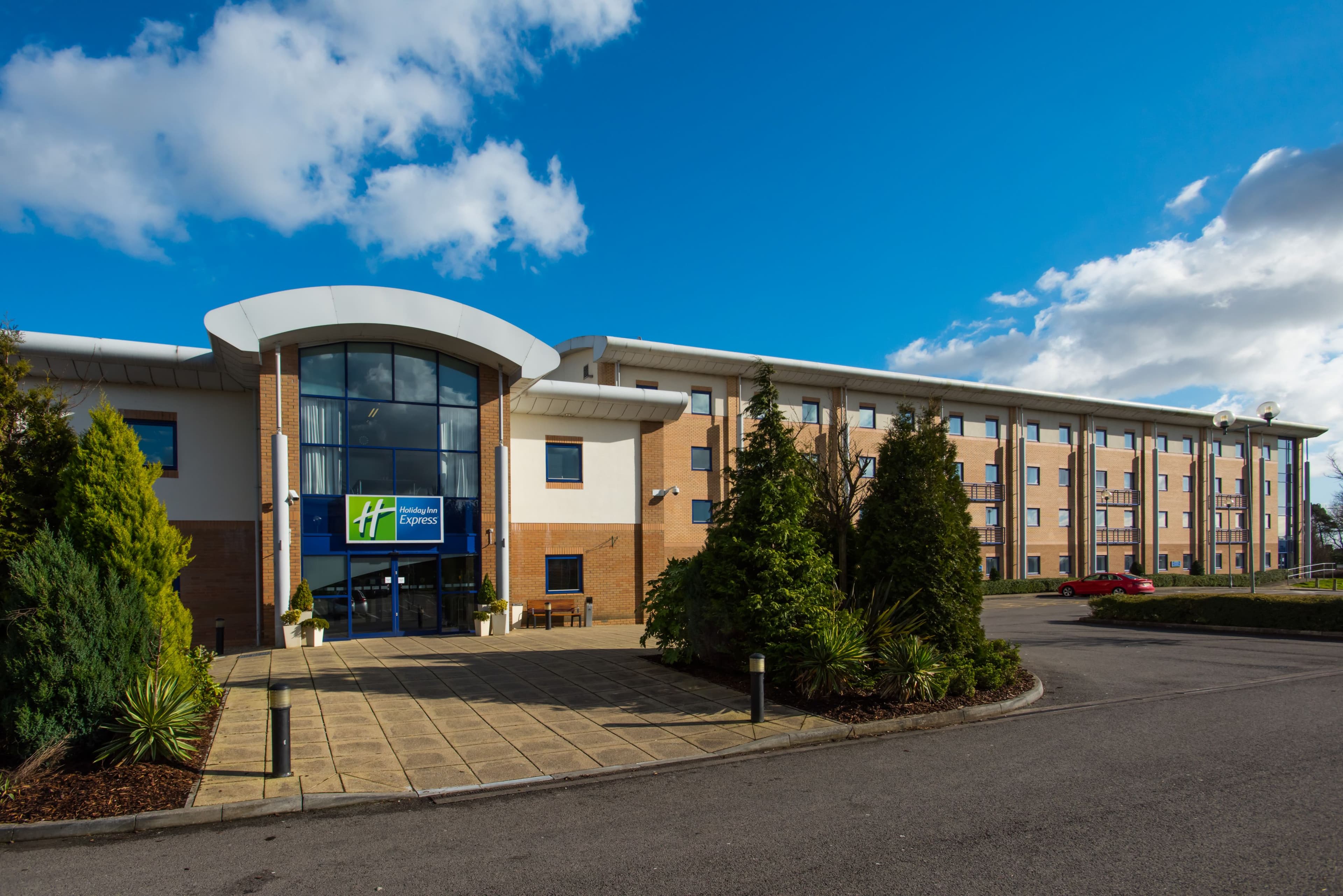 Holiday Inn Express Newport - Image 1