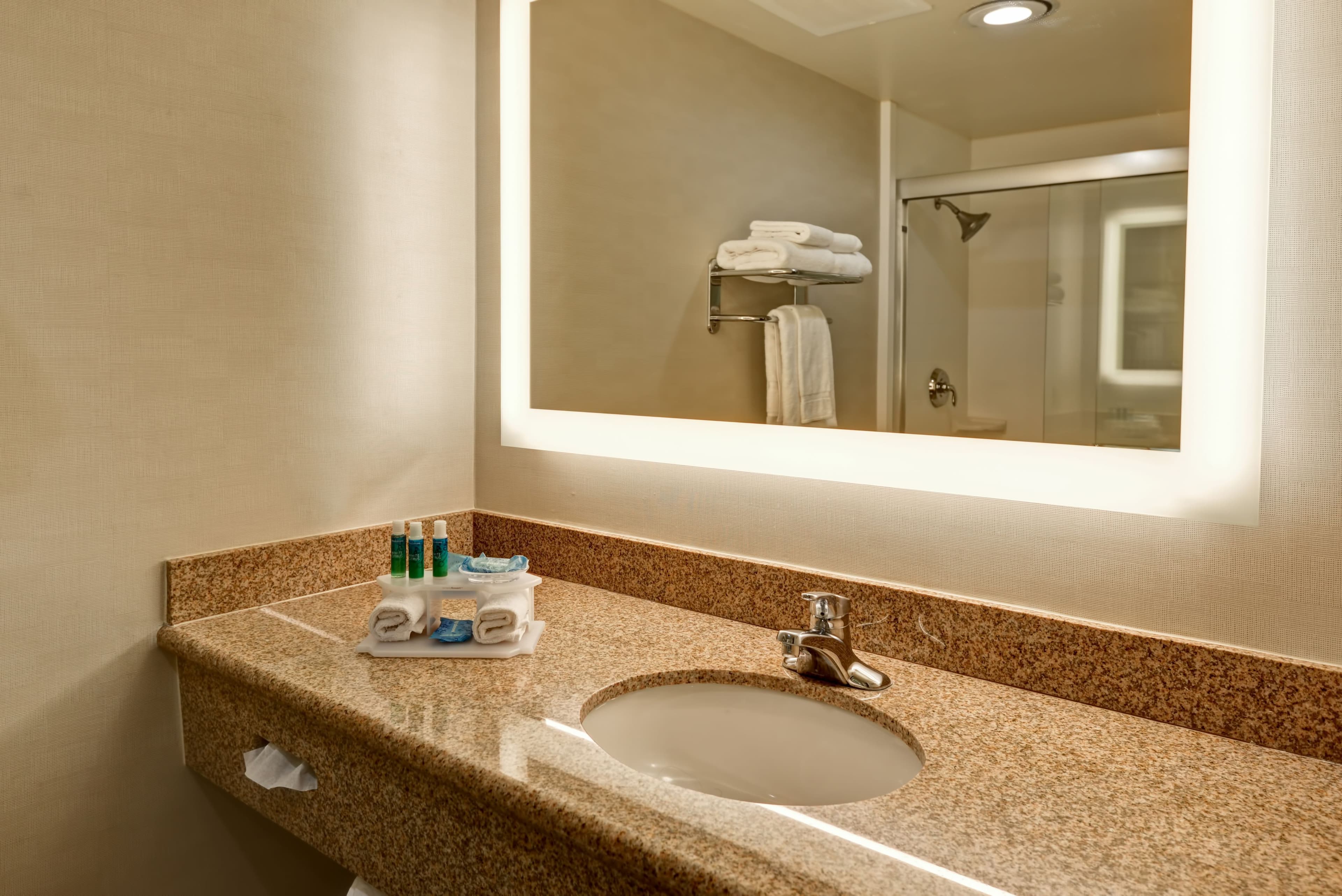 Holiday Inn Express Newport Beach — 6
