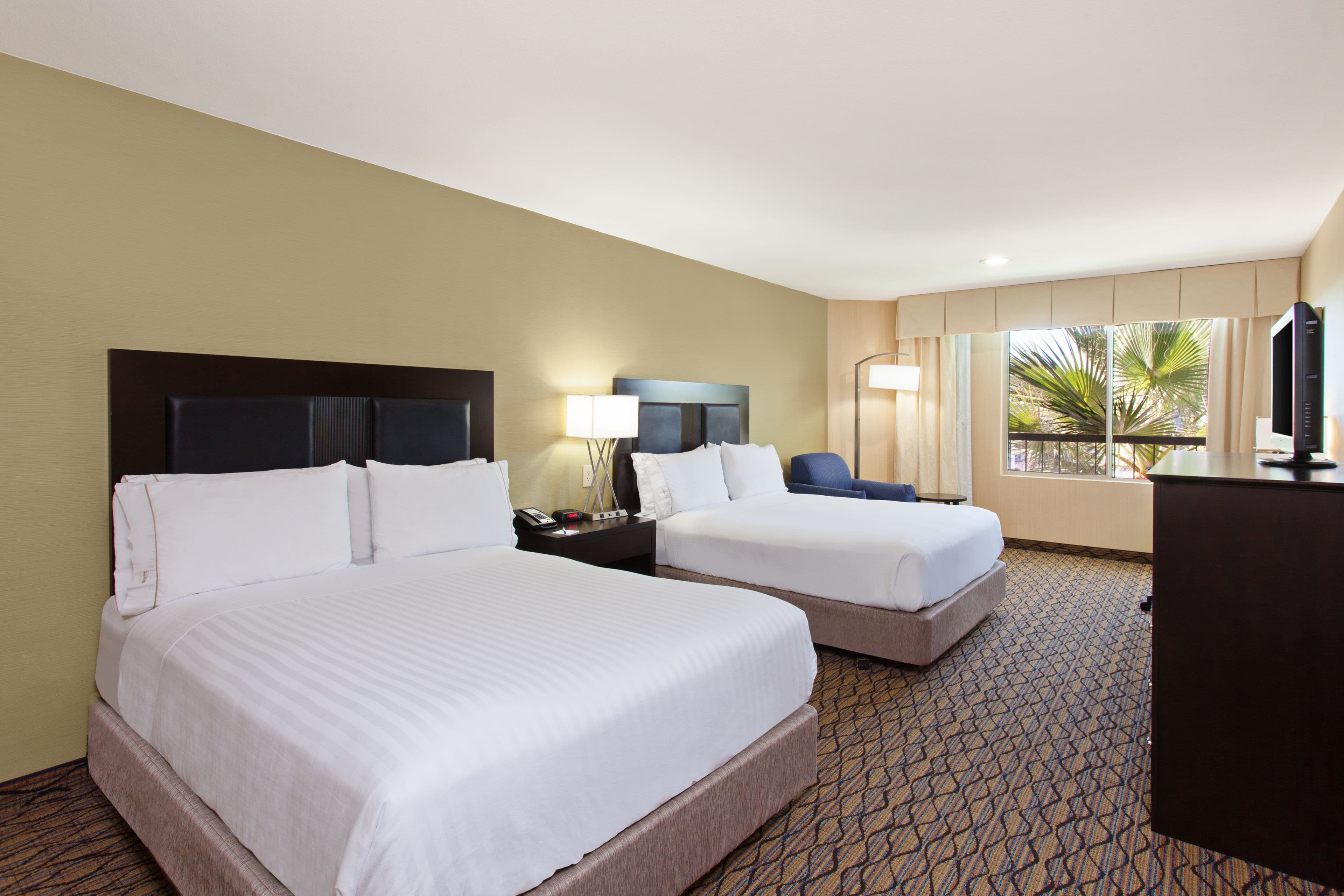 Holiday Inn Express Newport Beach — 12