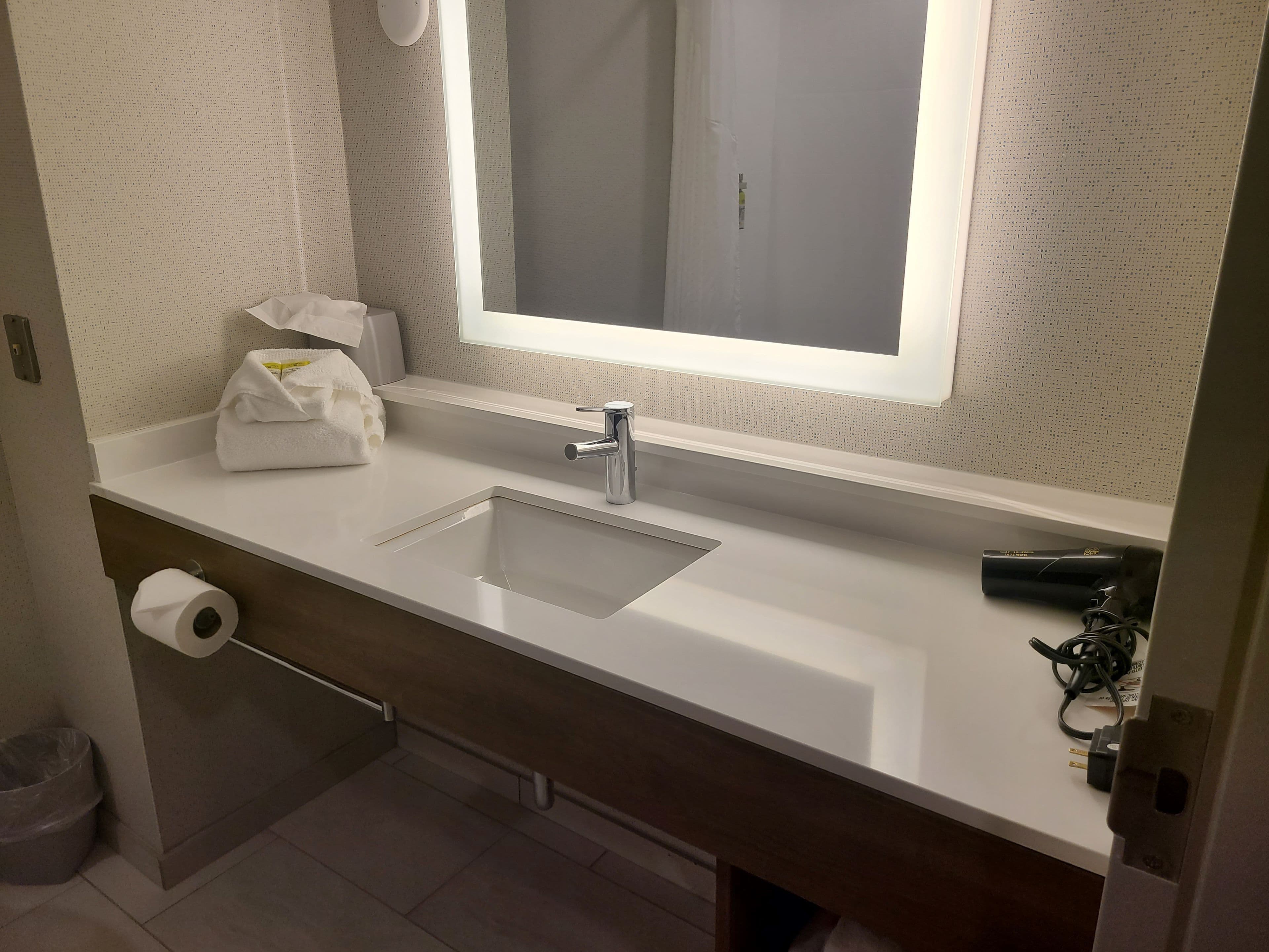 Holiday Inn Express Lordstown-Newton Falls/Warren — 6