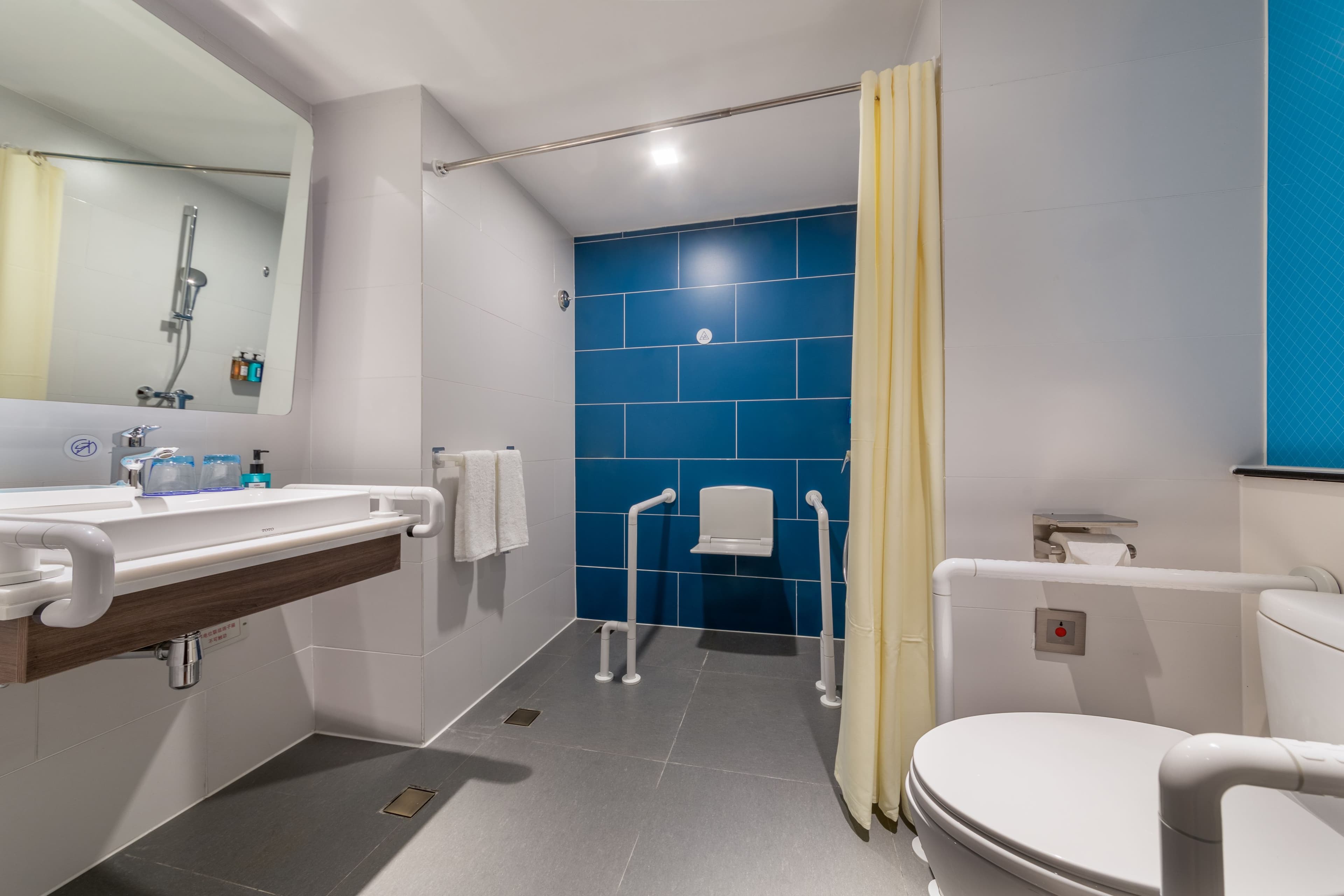 Holiday Inn Express Ningbo City Center — 12