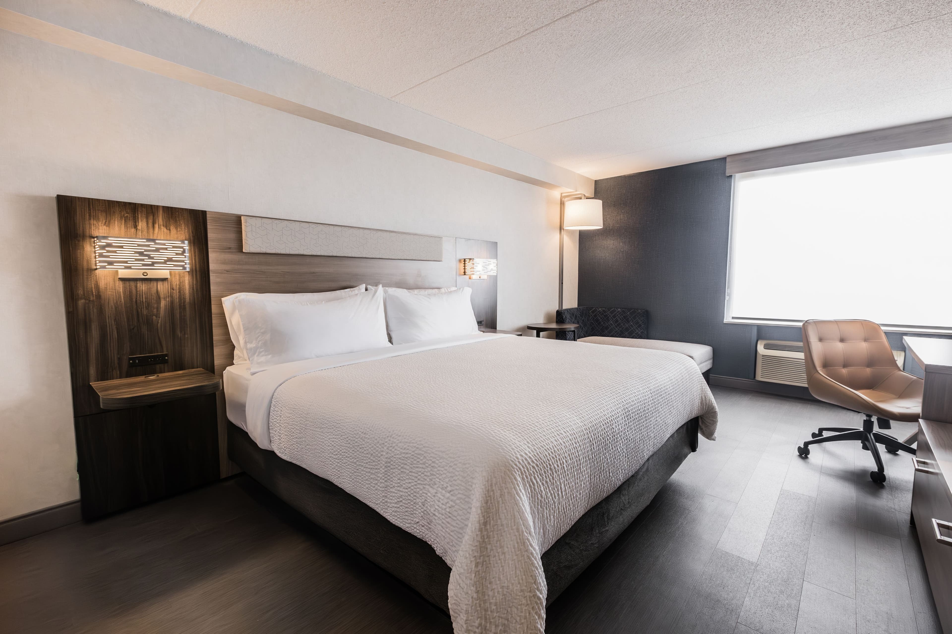 Holiday Inn Express Toronto-North York — 10