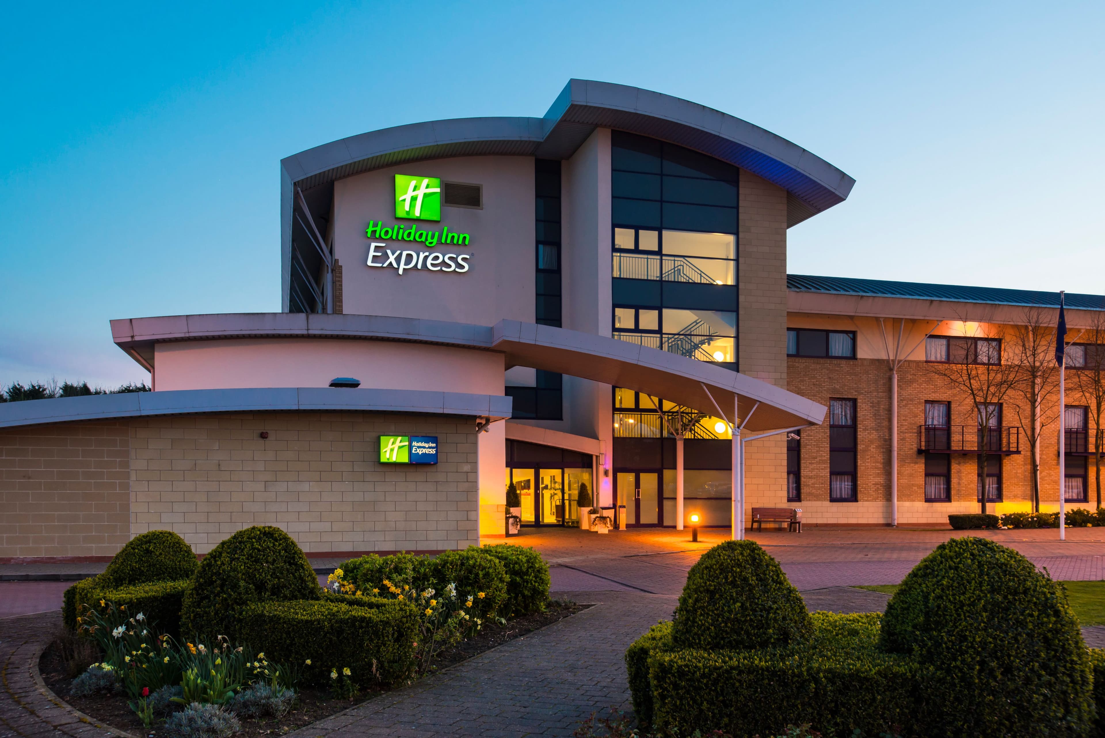 Holiday Inn Express Northampton - South - Image 1