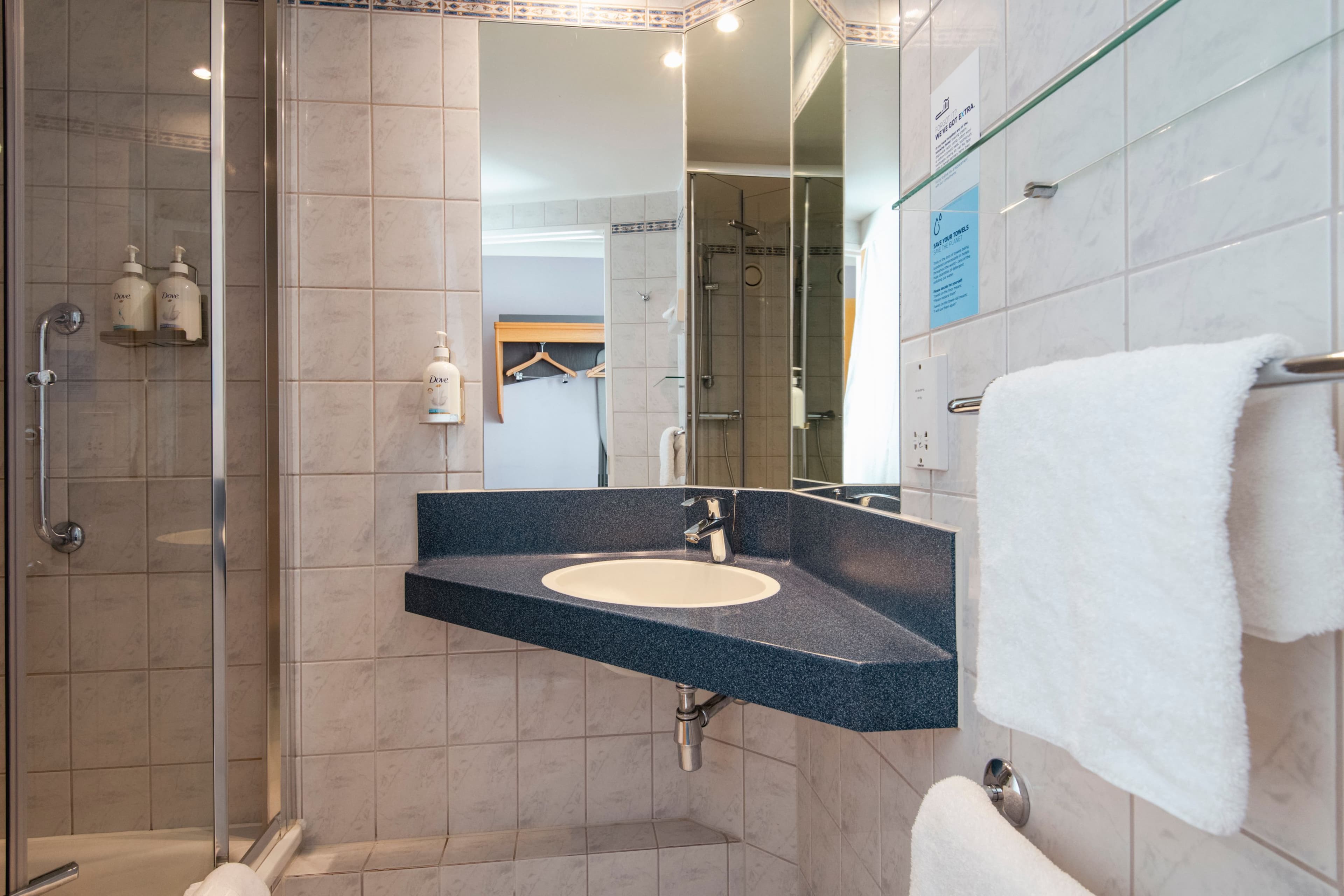 Holiday Inn Express Northampton - South - Image 3
