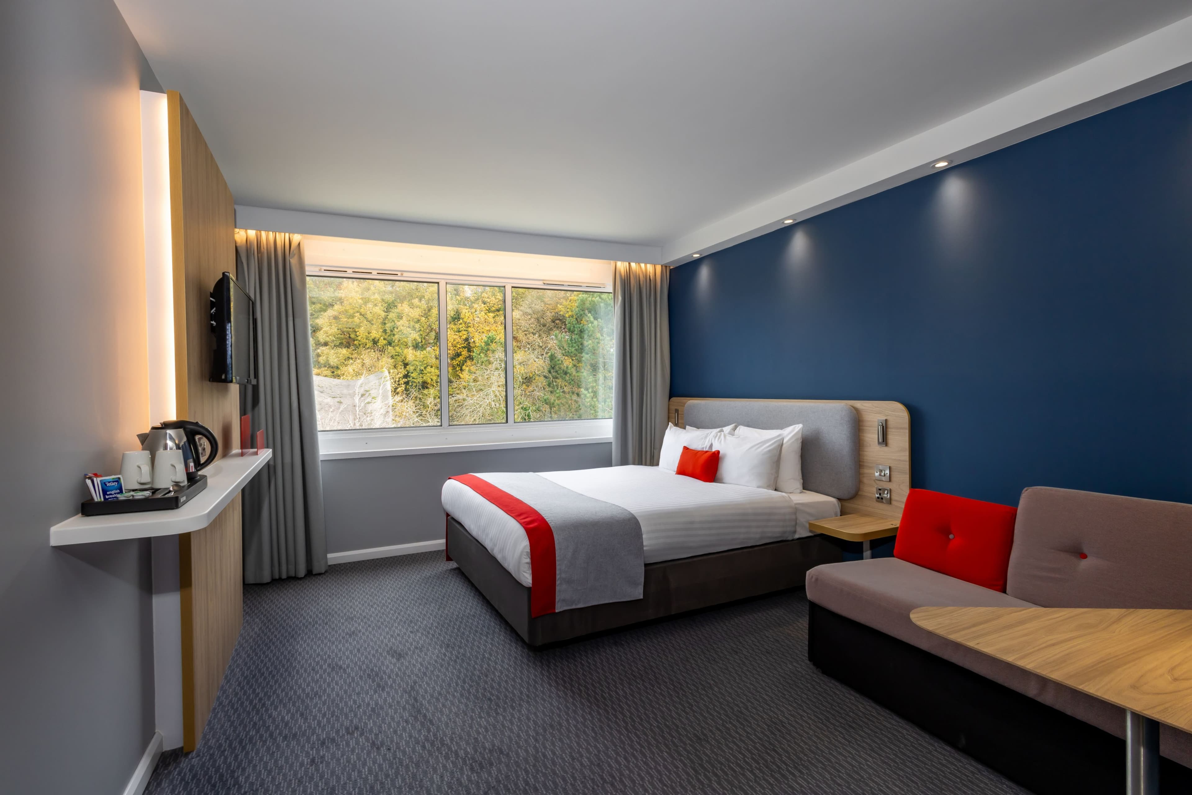 Holiday Inn Express Norwich - Image 2