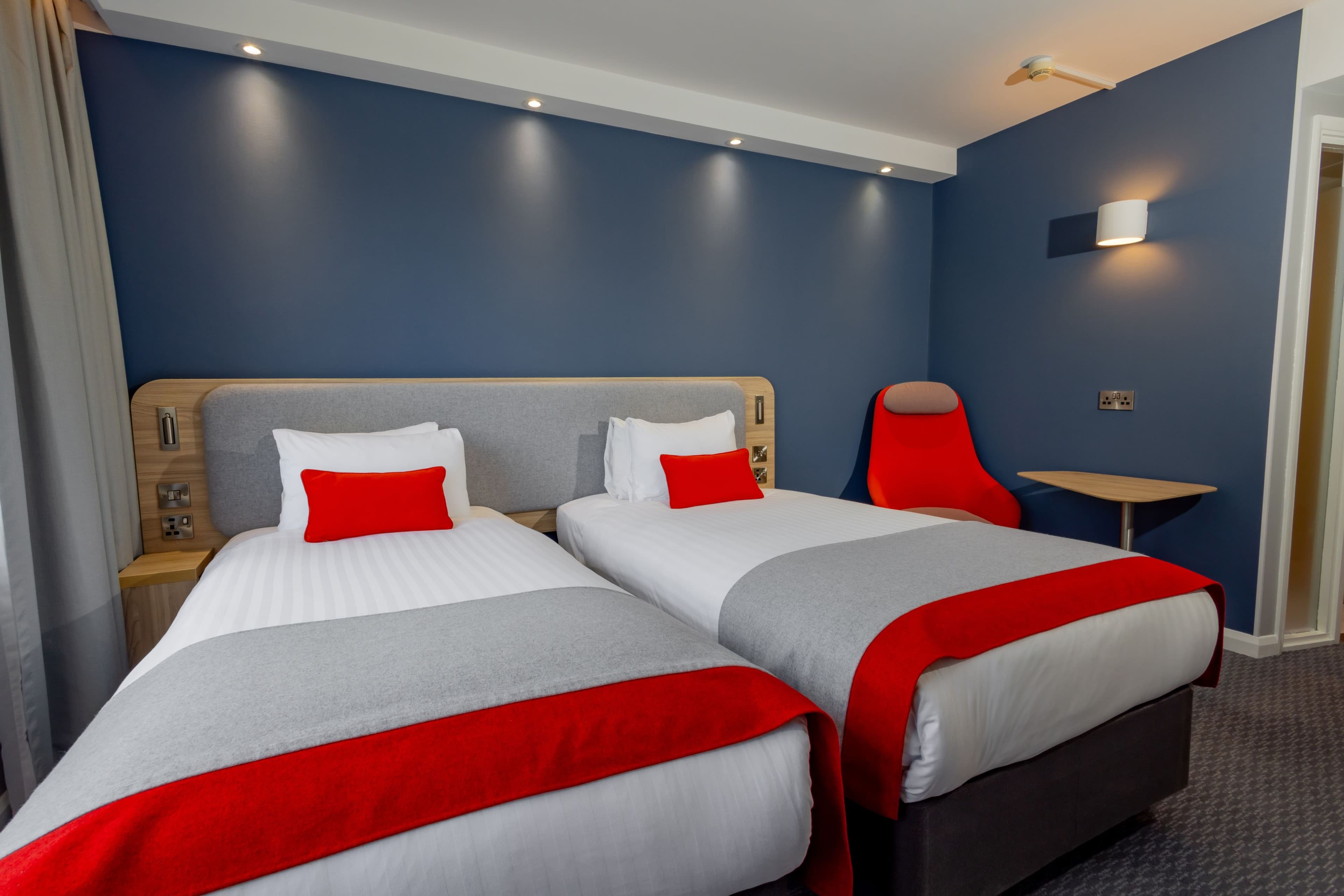 Standard Room with Free Hot Breakfast - Image 5
