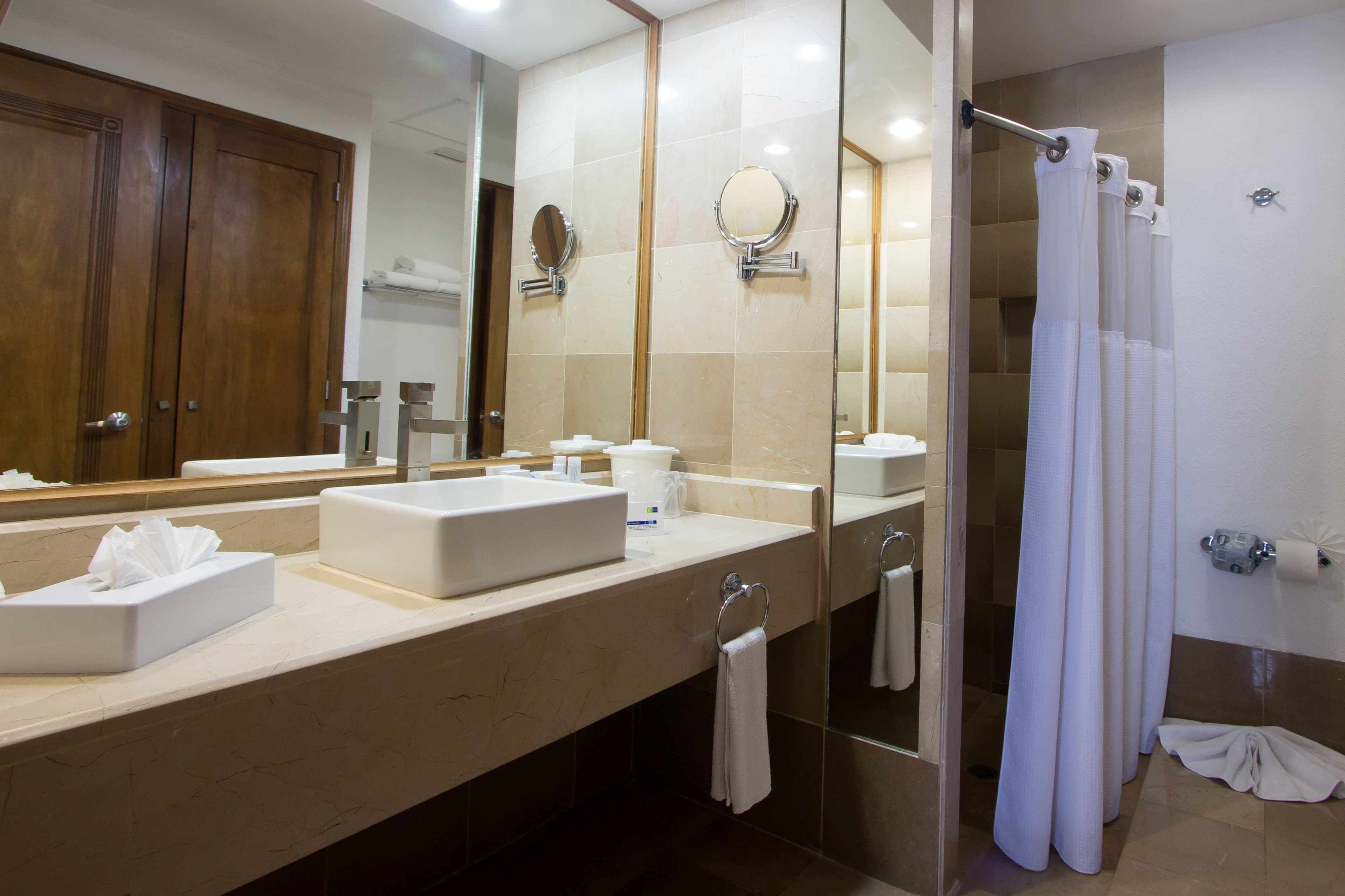 Holiday Inn Express Nuevo Laredo — 10