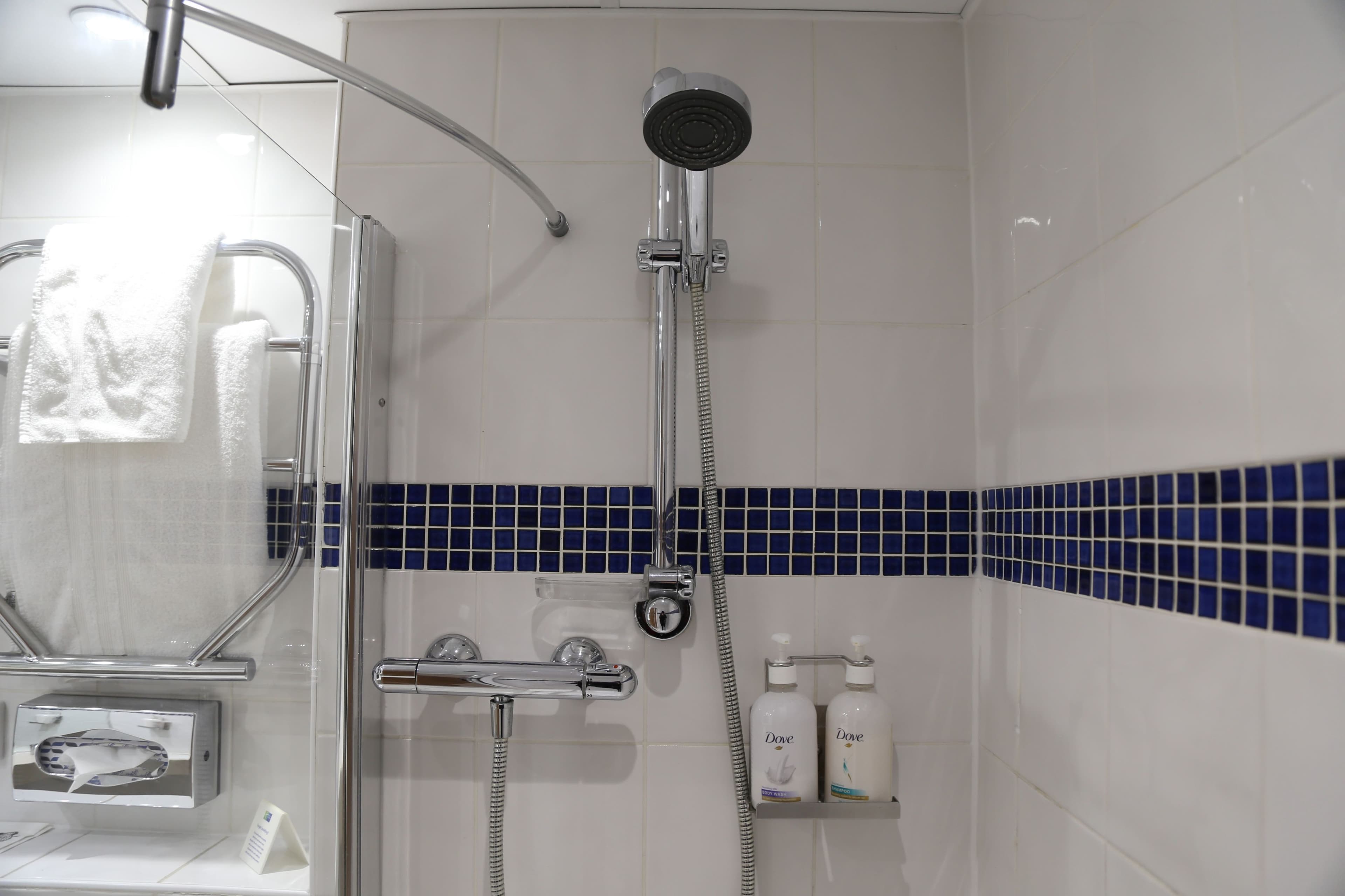 Holiday Inn Express Nuneaton - Image 4