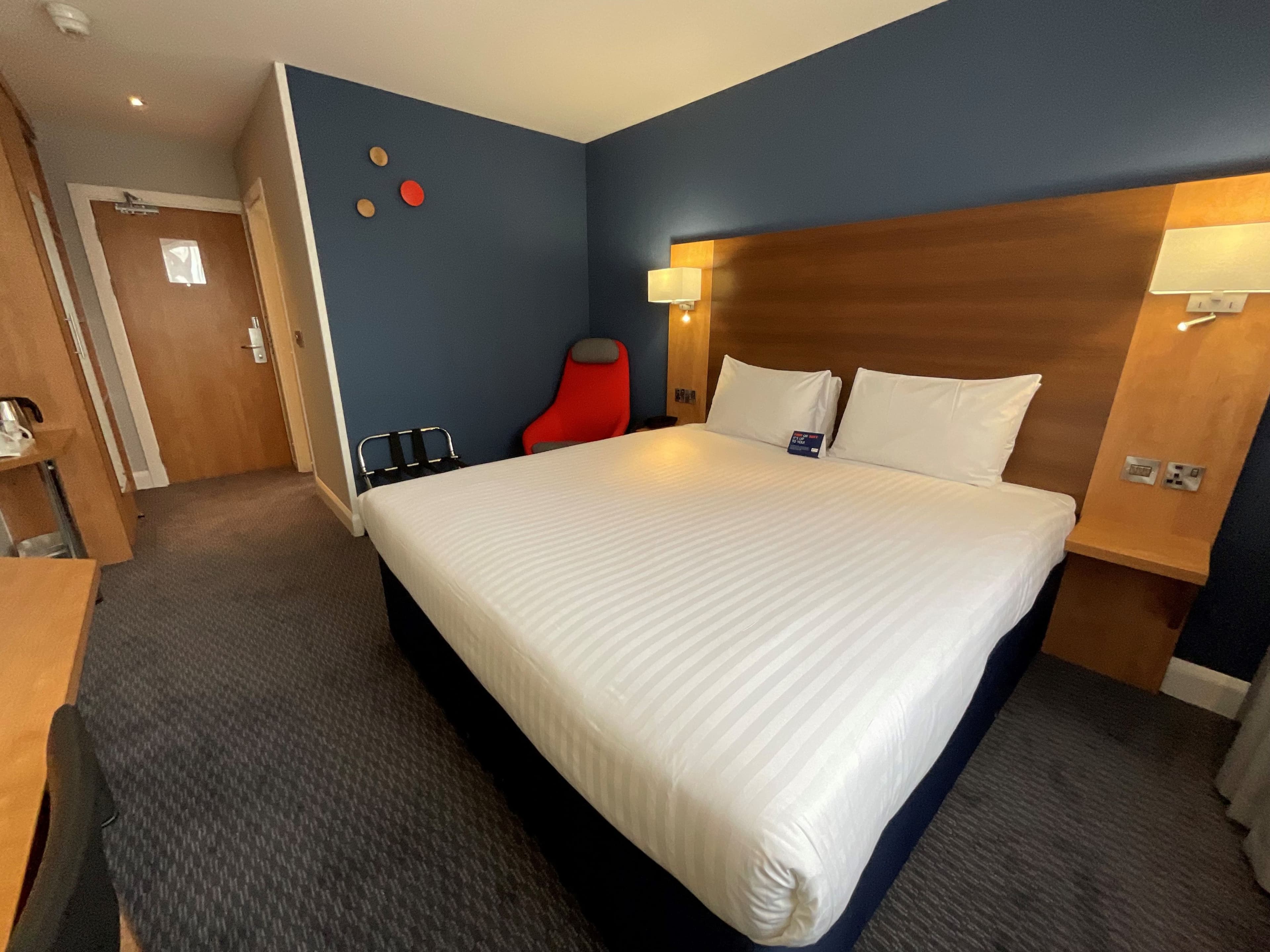 Holiday Inn Express Nuneaton - Image 5