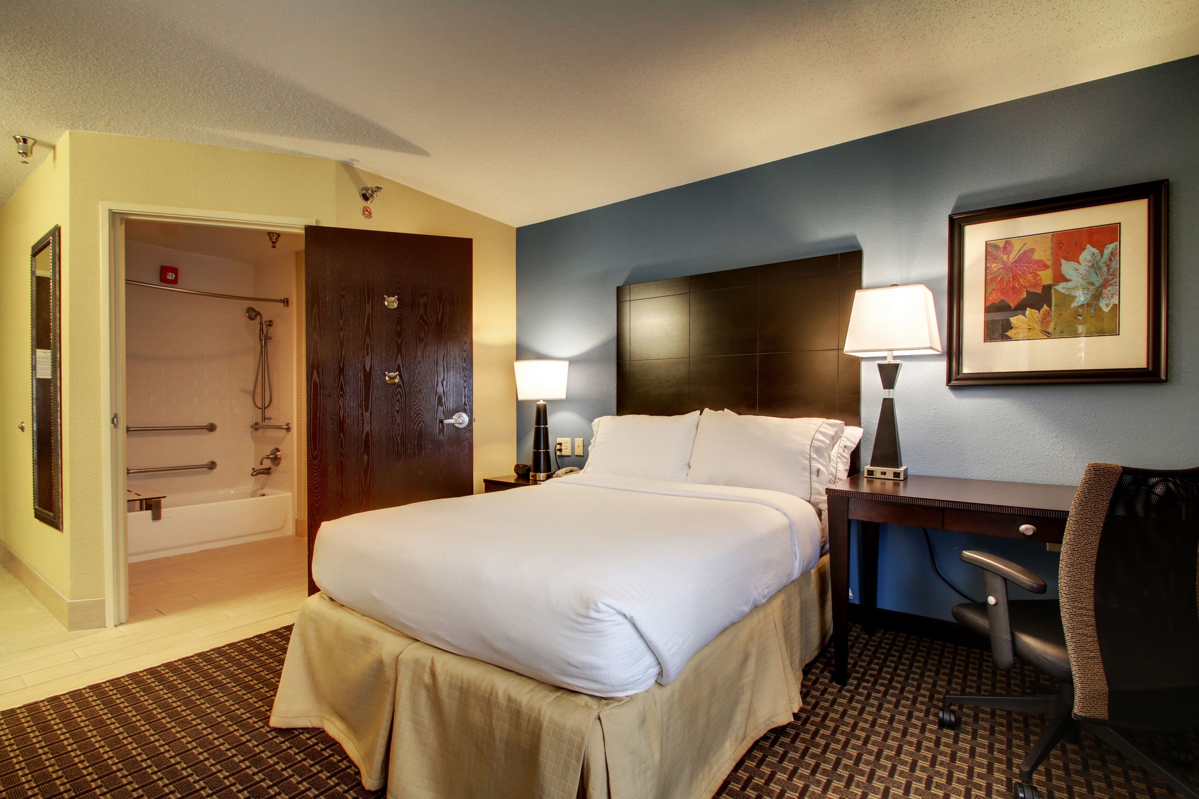 Holiday Inn Express Fort Campbell-Oak Grove — 11