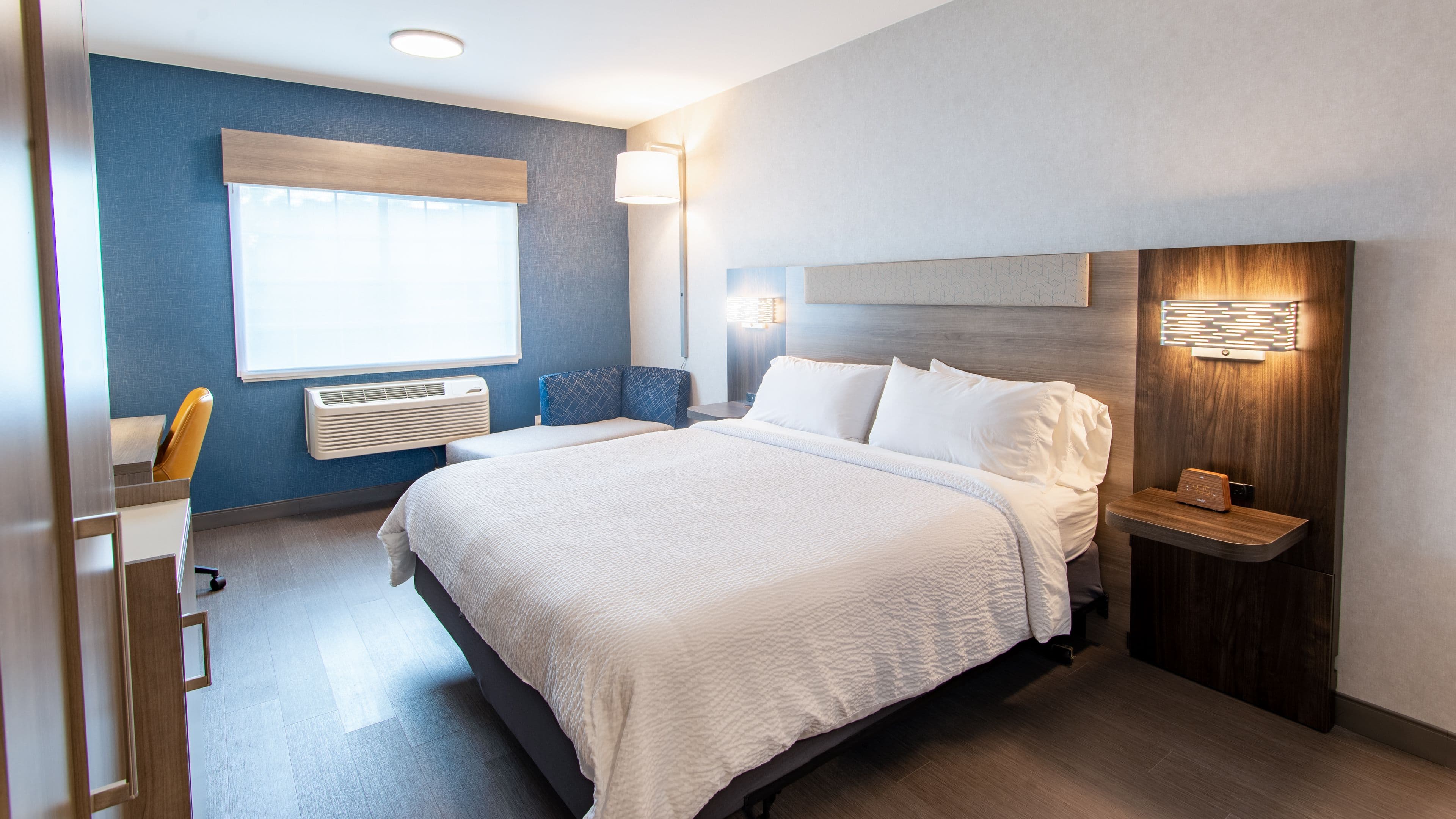 Holiday Inn Express Oakdale — 12