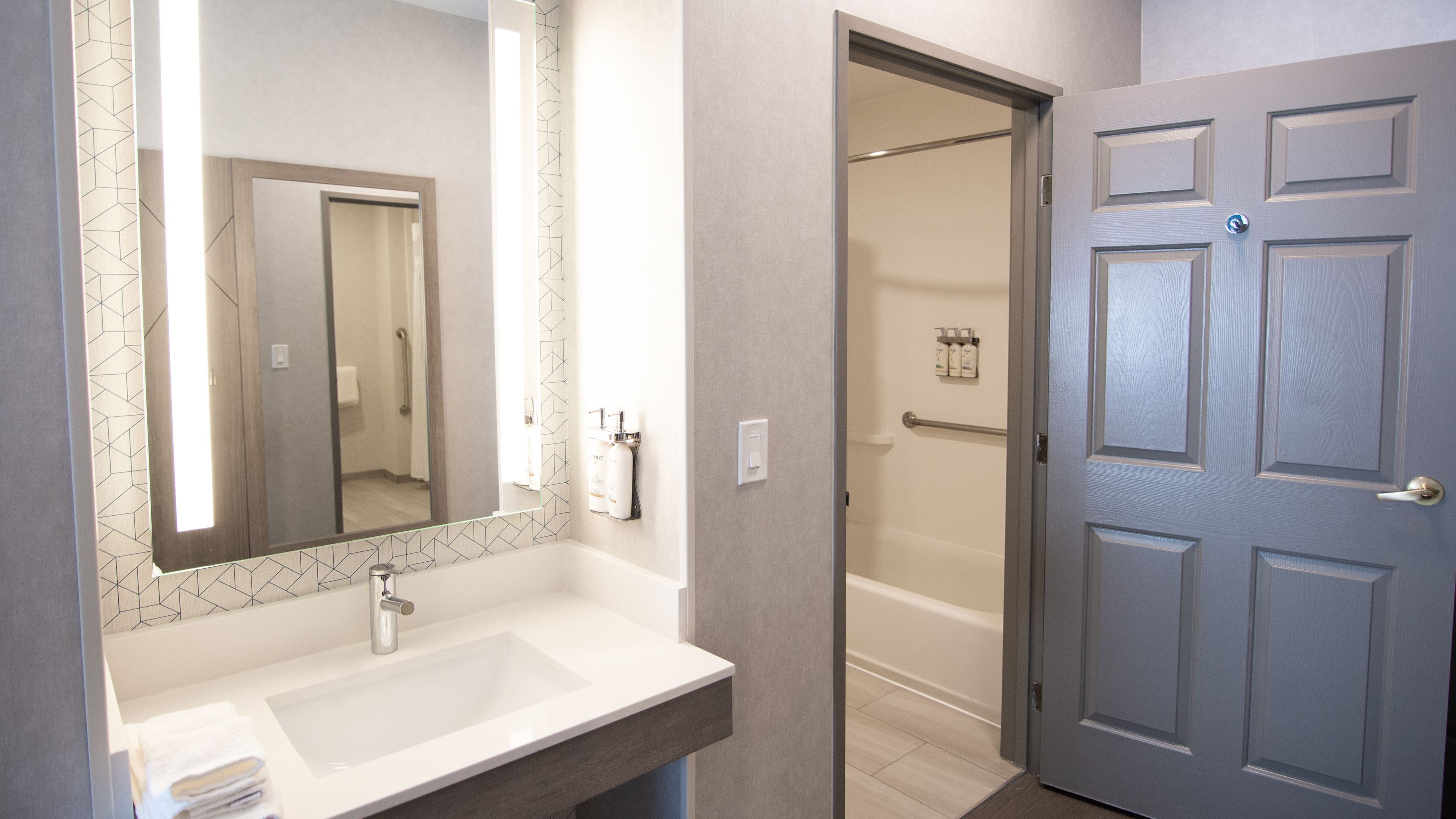 Holiday Inn Express Oakdale — 13