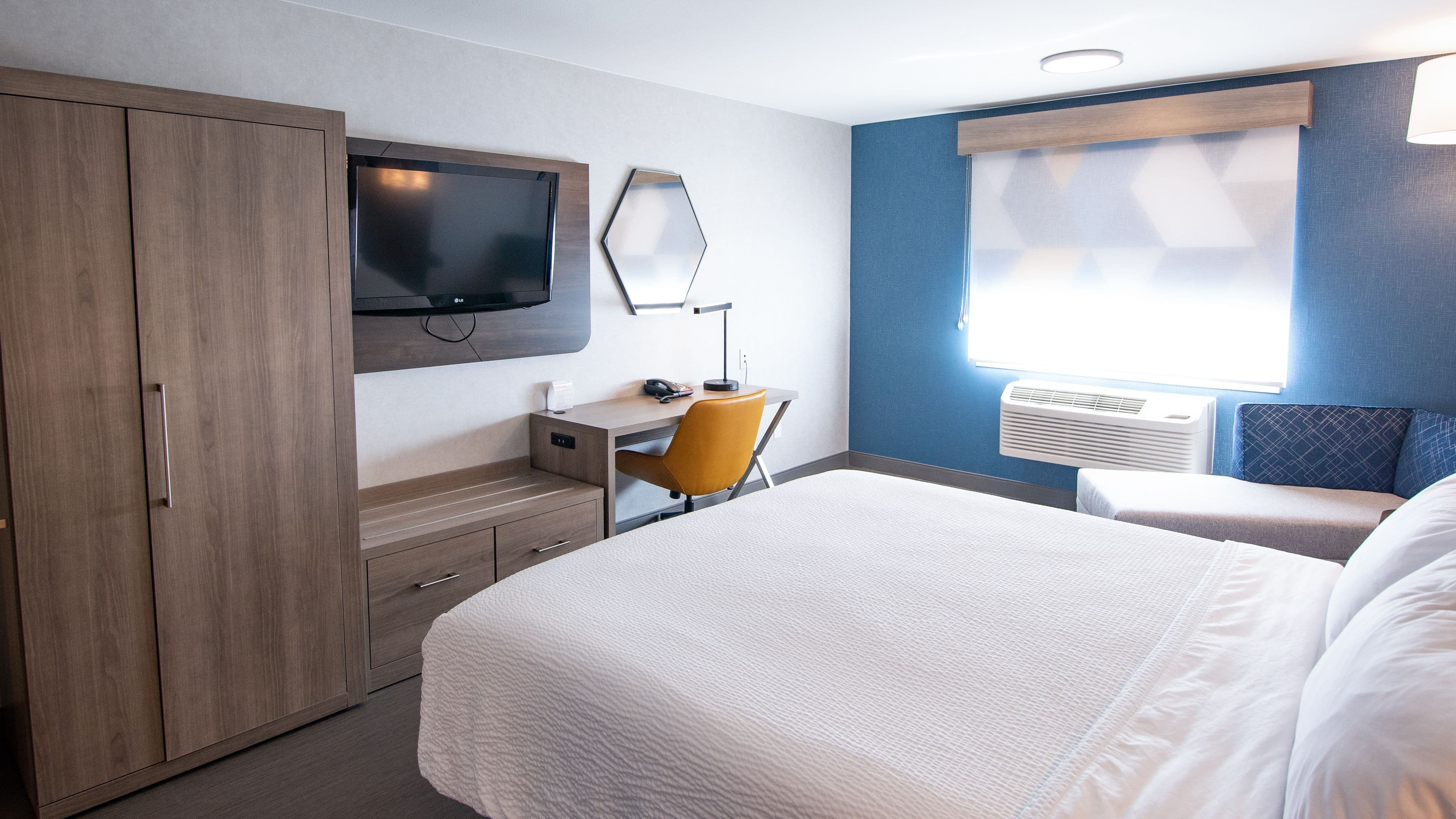 Holiday Inn Express Oakdale — 9