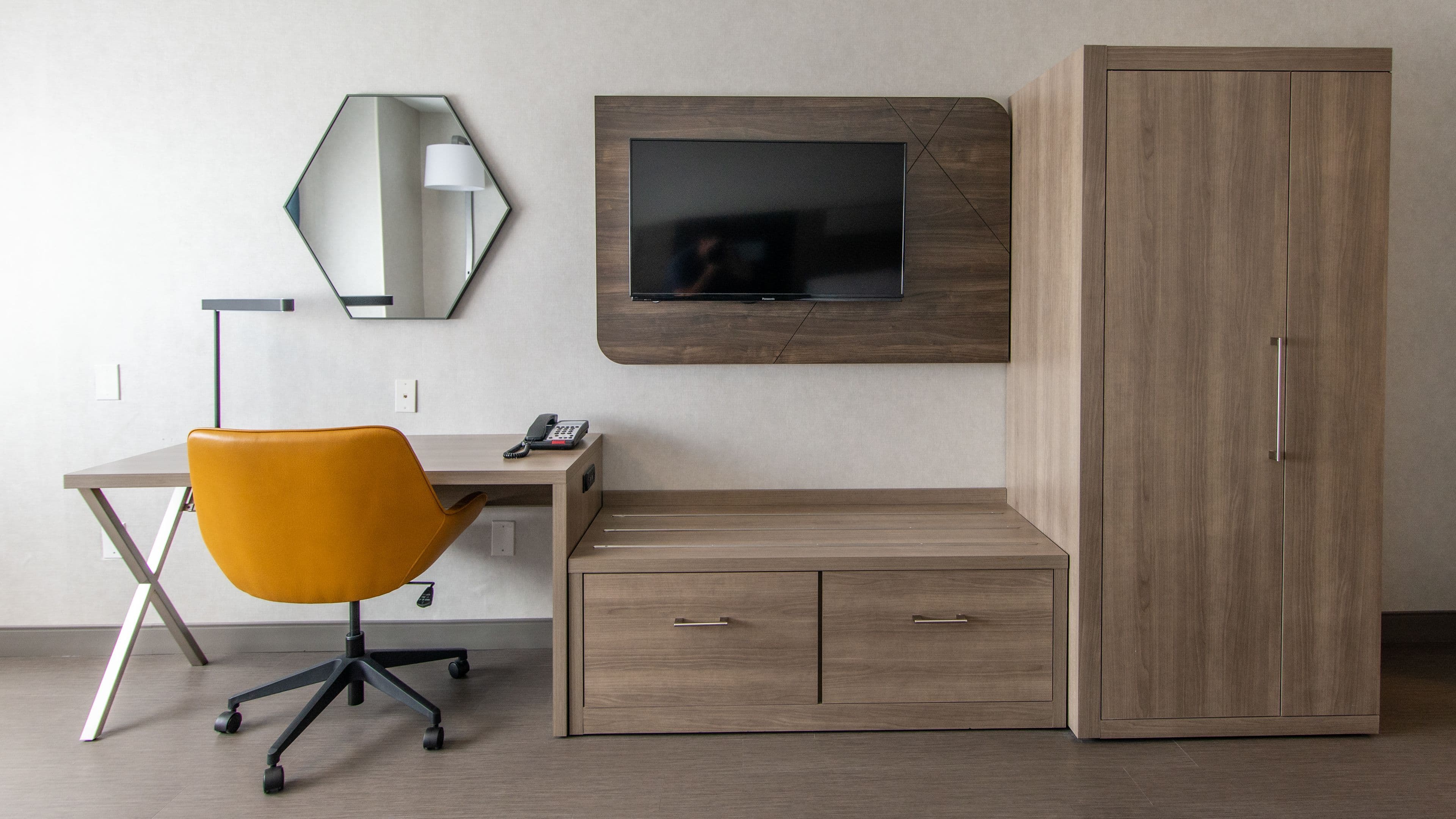 Holiday Inn Express Oakdale — 2