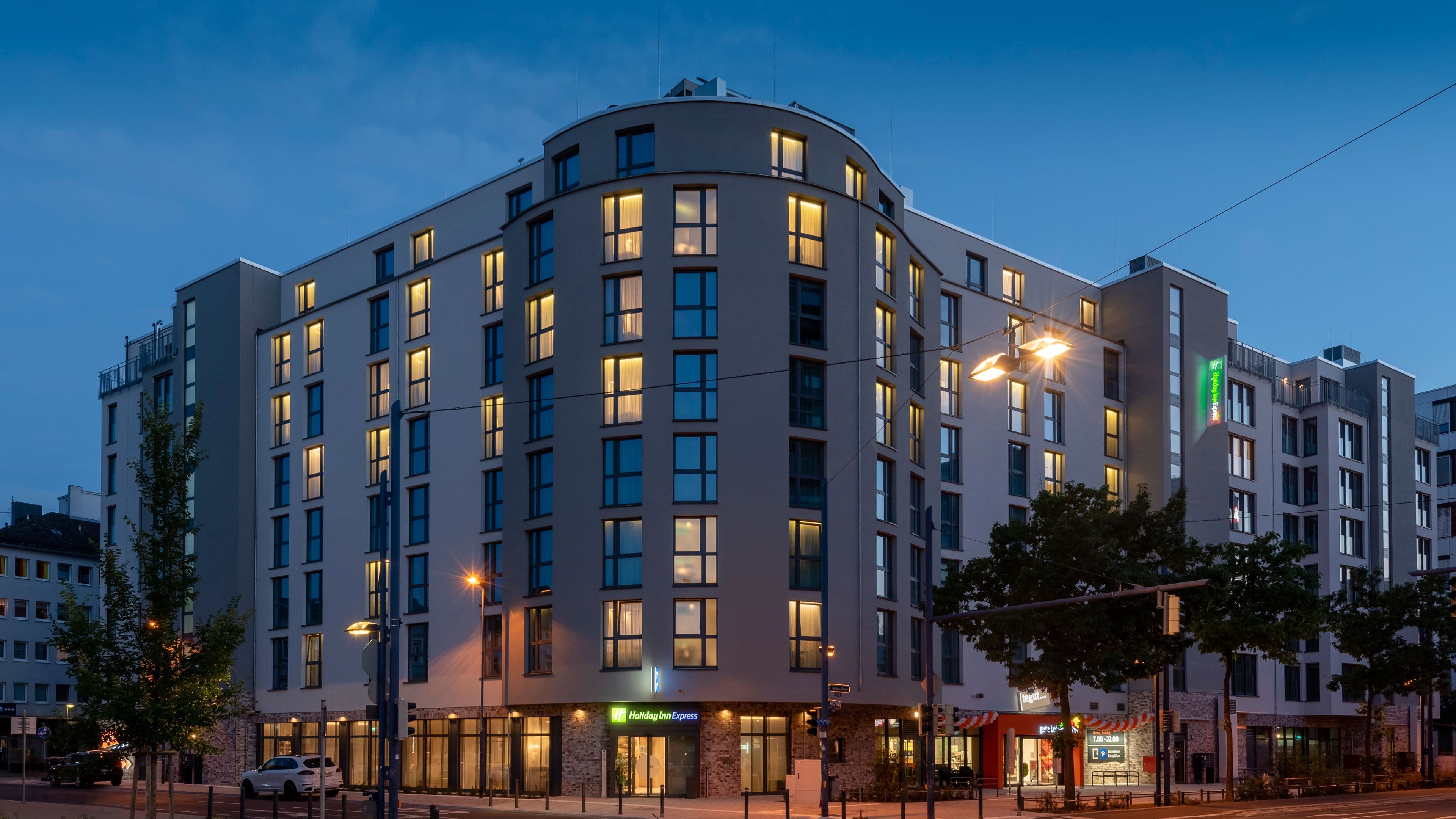 Holiday Inn Express Offenbach - Image 1