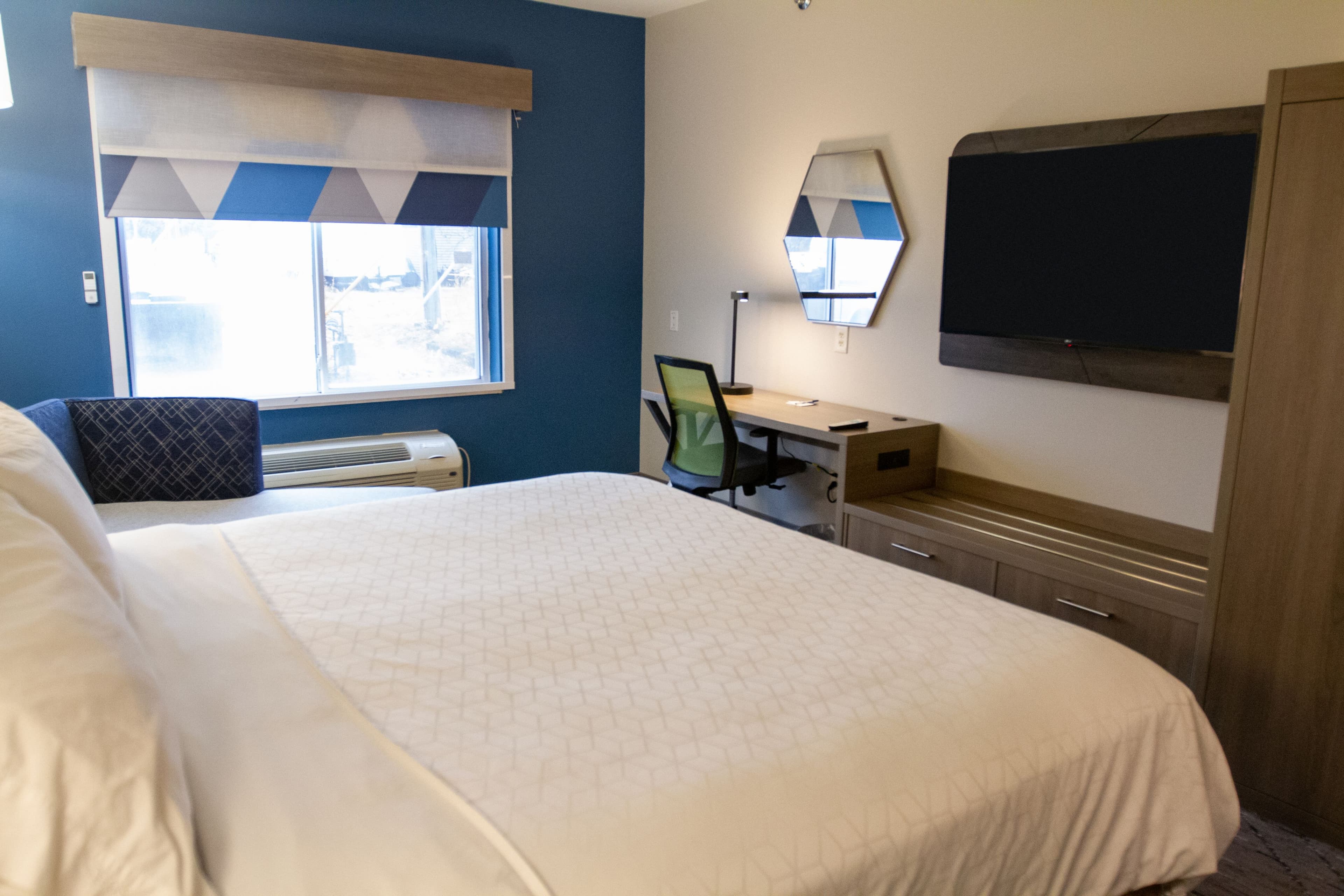 Holiday Inn Express O'Neill — 11
