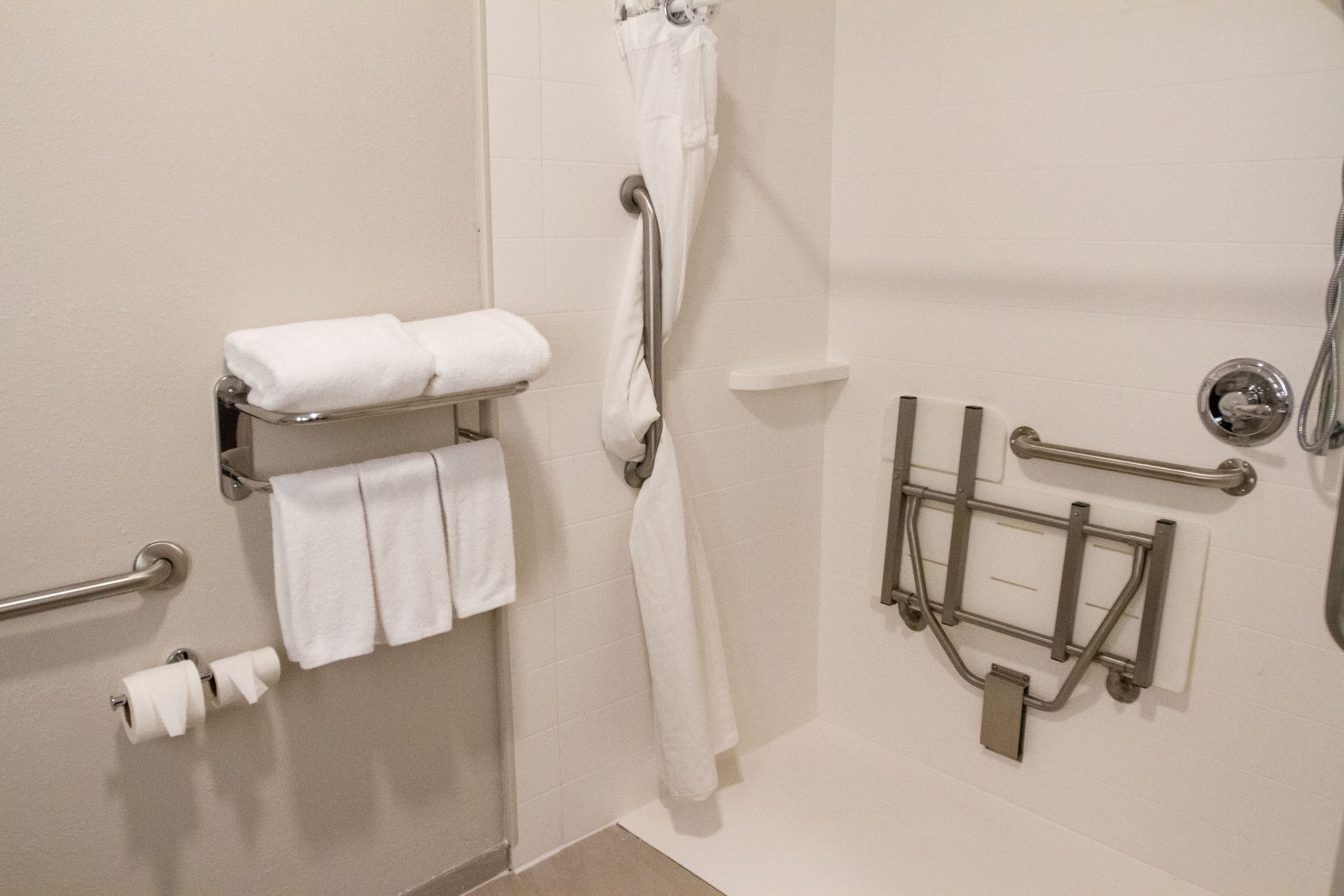 Holiday Inn Express O'Neill — 12