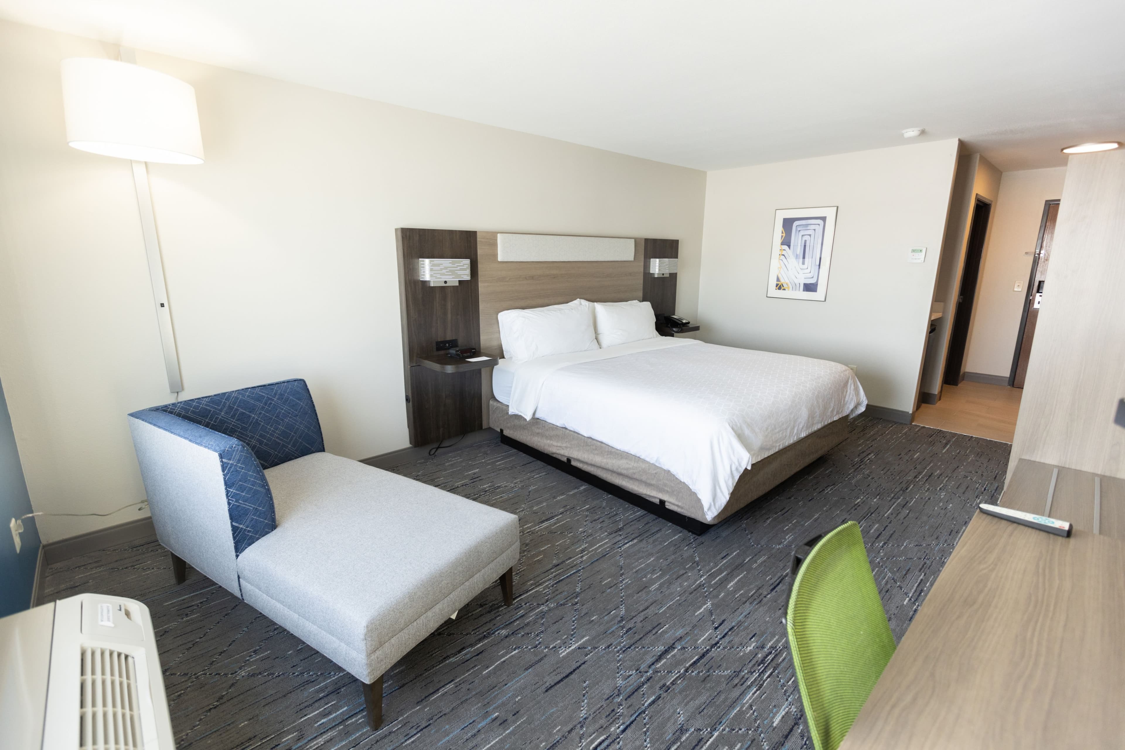 Holiday Inn Express O'Neill - Image 5