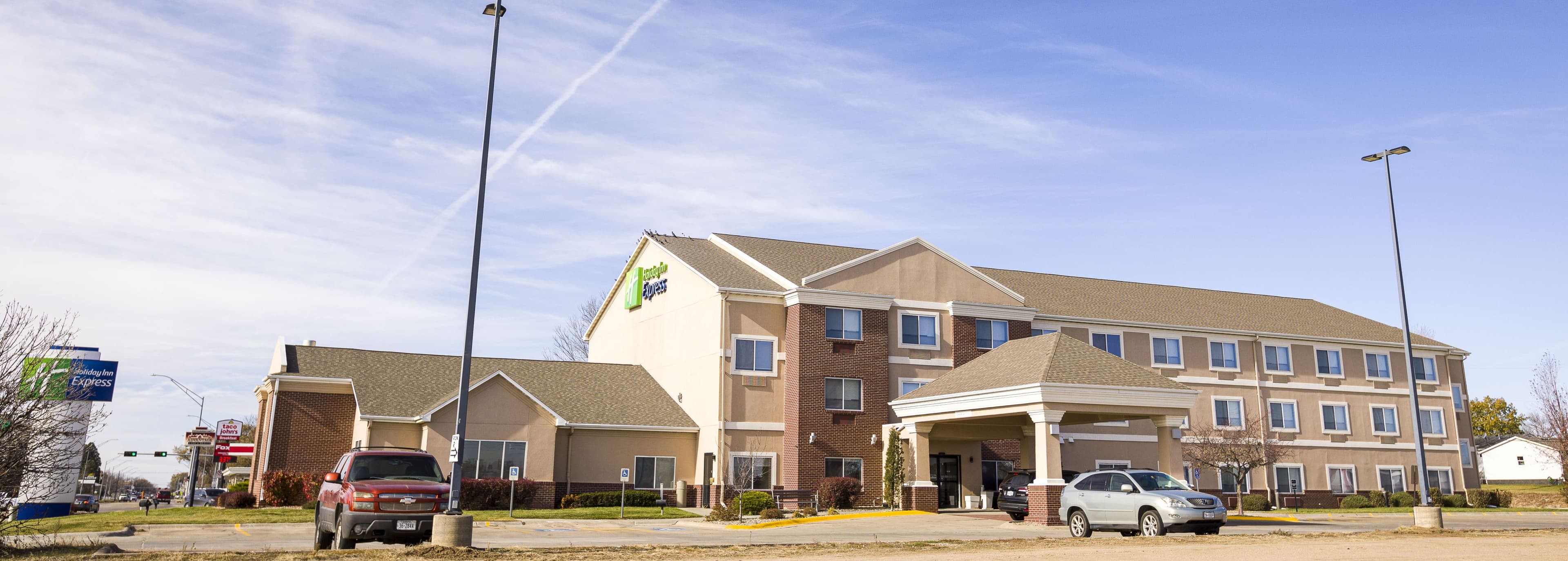 Holiday Inn Express O'Neill - Image 1