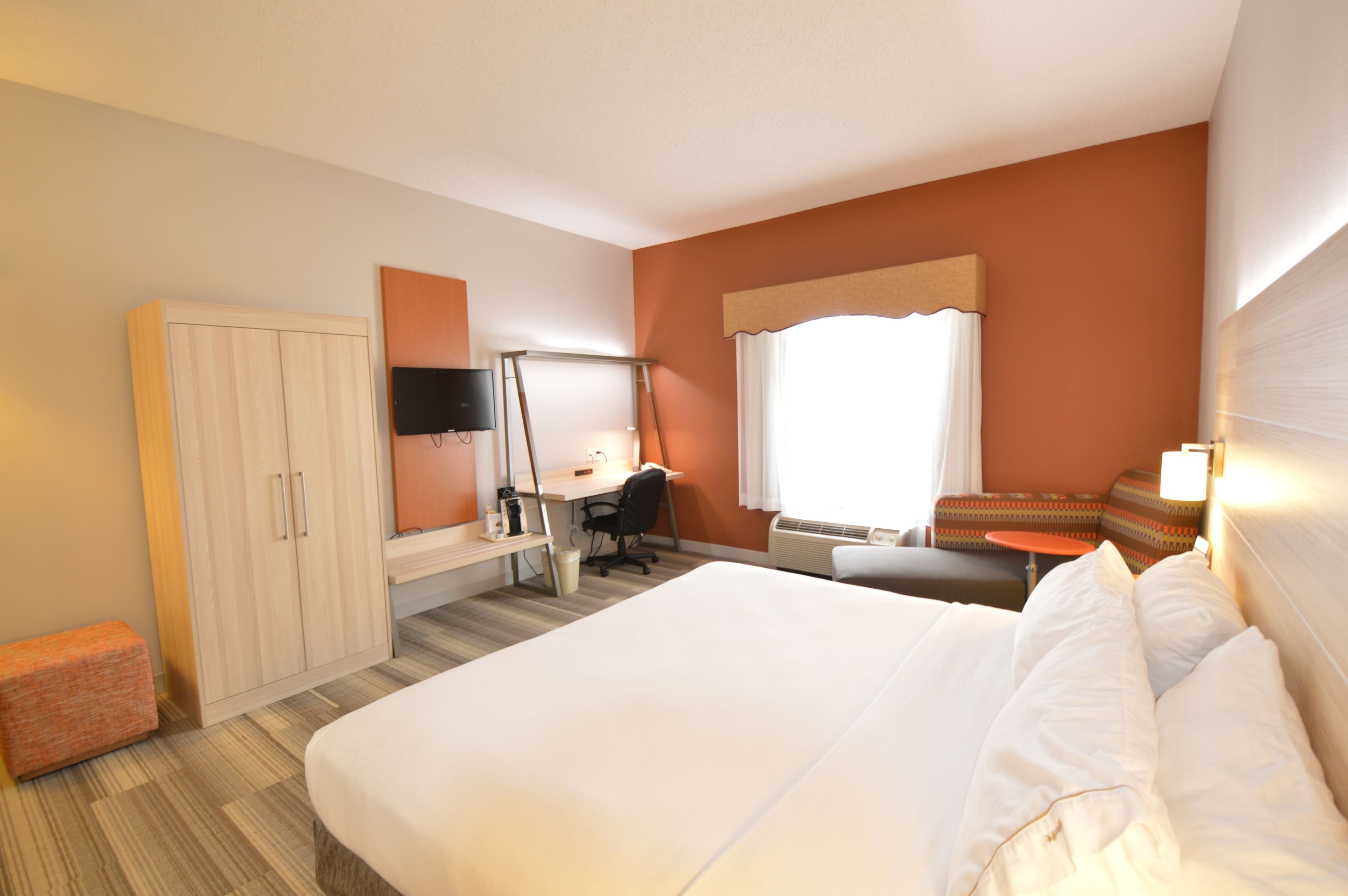 Holiday Inn Express Toledo-Oregon - Image 4